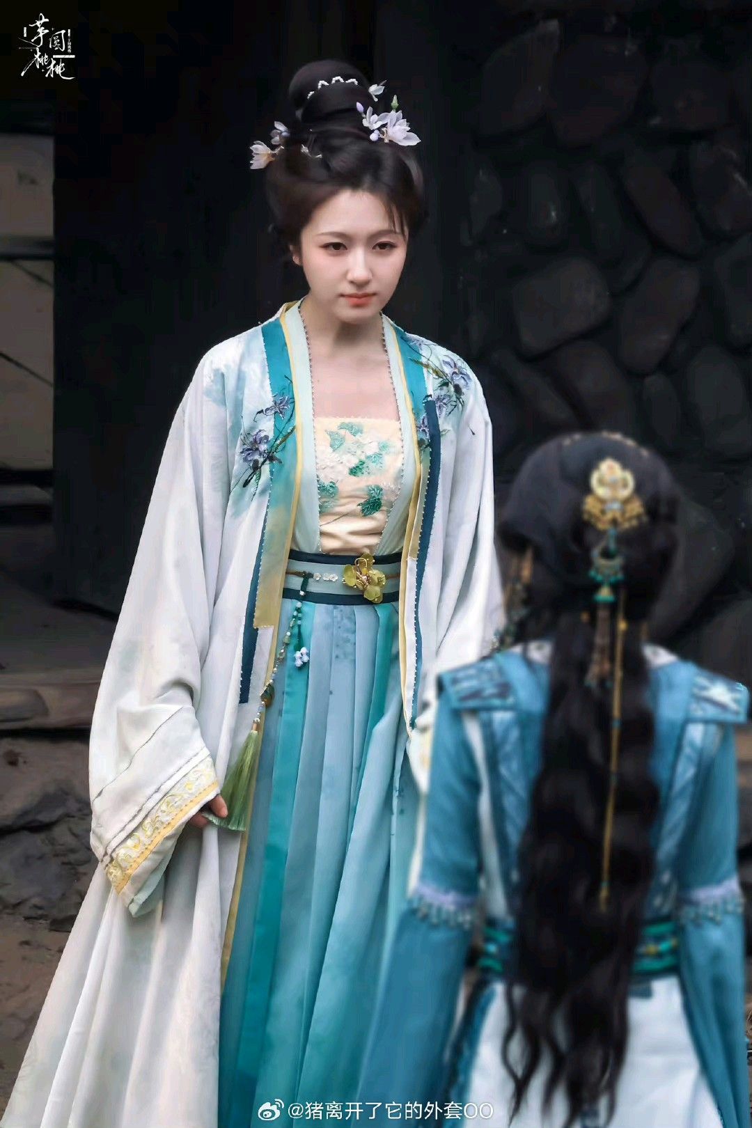 Embracing the Curves:A Journey into the World of Plus-Size Waist-Length Hanfu Fashion Embracing the Curves:A Journey into the World of Plus-Size Waist-Length Hanfu Fashion