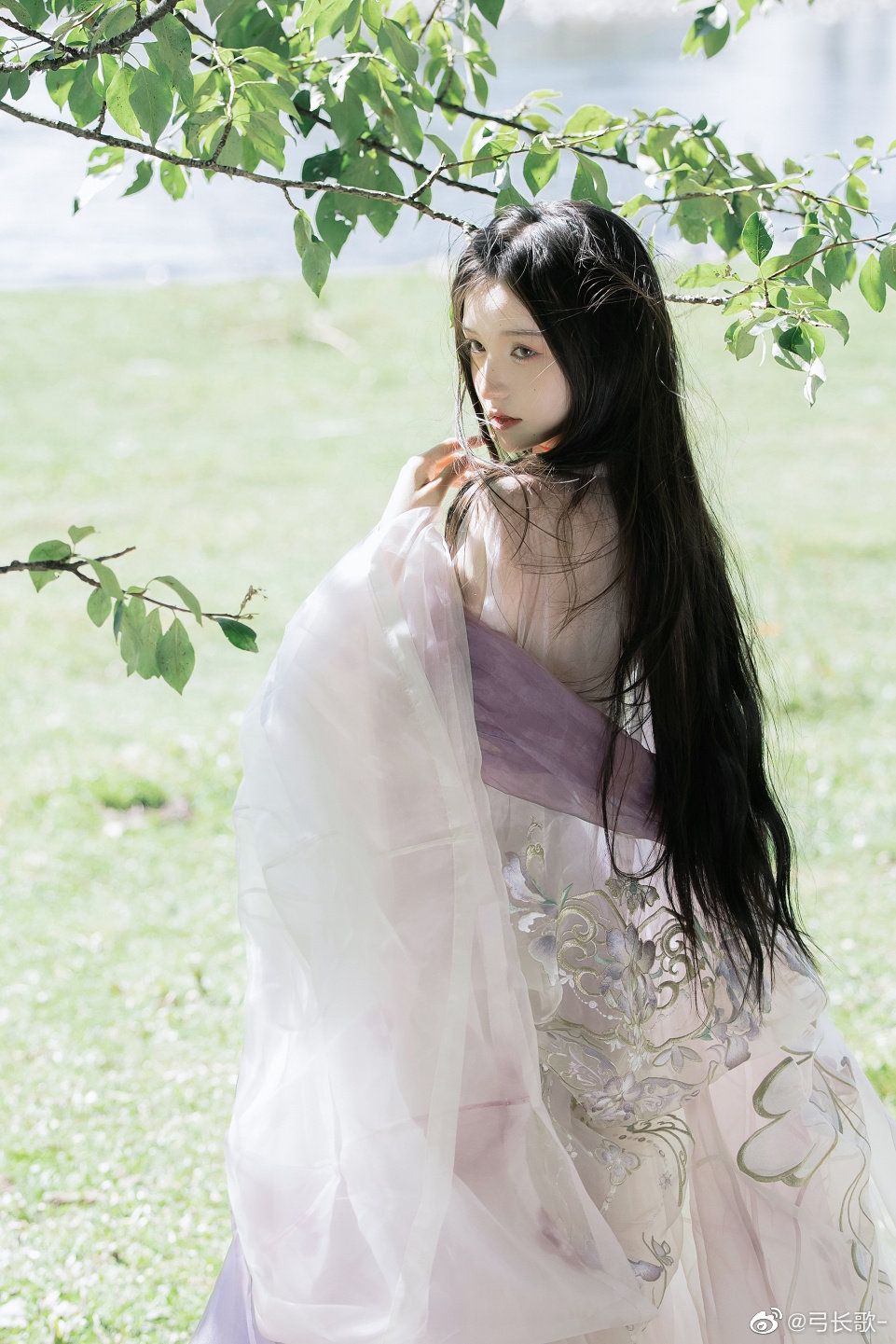 Butterflies and Dreams in Childrens Cheongsam Skirts:The Magic of Horseface Style Butterflies and Dreams in Childrens Cheongsam Skirts:The Magic of Horseface Style