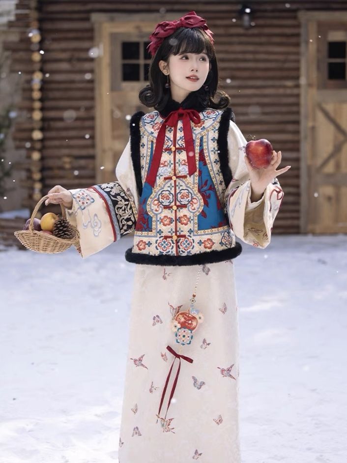 Autumn Cheongsam Dress:Embracing the Beauty of Traditional Elegance in Fall Fashion