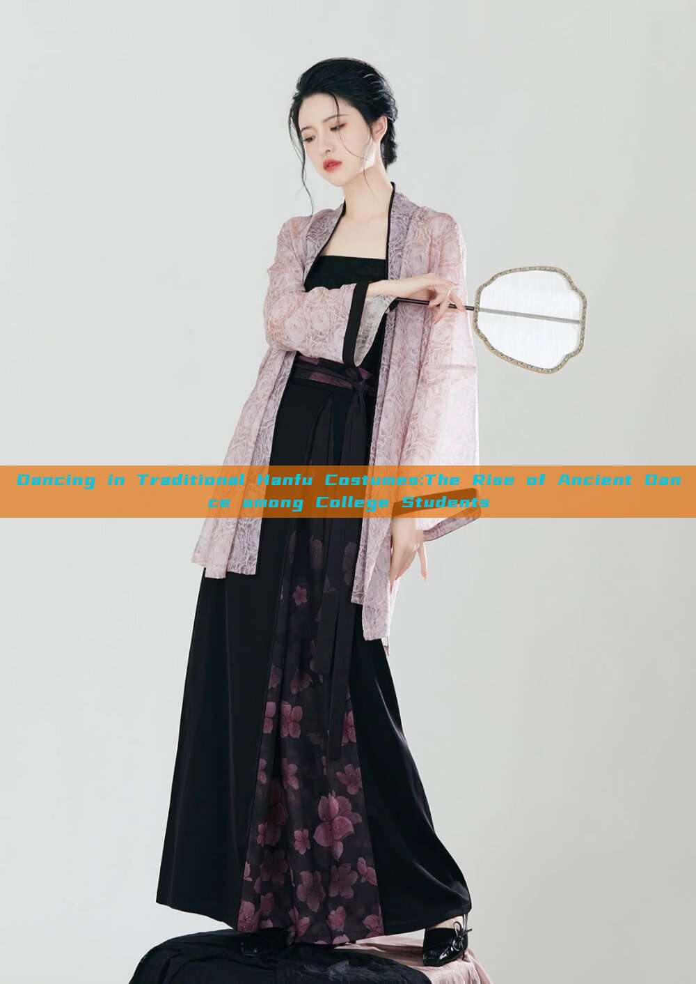 Dancing in Traditional Hanfu Costumes:The Rise of Ancient Dance among College Students