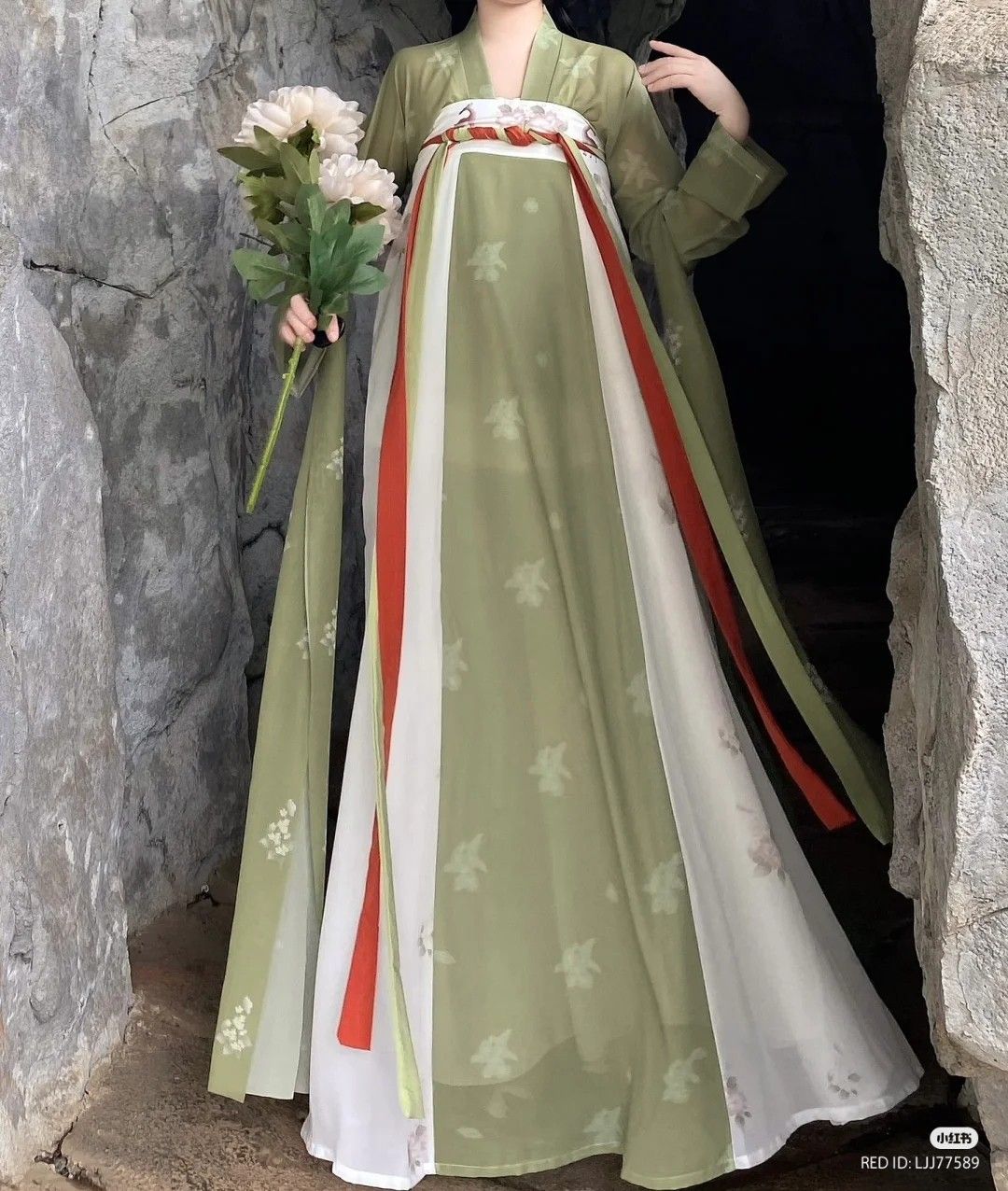 Traditional Charm Meets Modern Elegance:The Allure of Cheongsam Long Gowns and Dress Styles