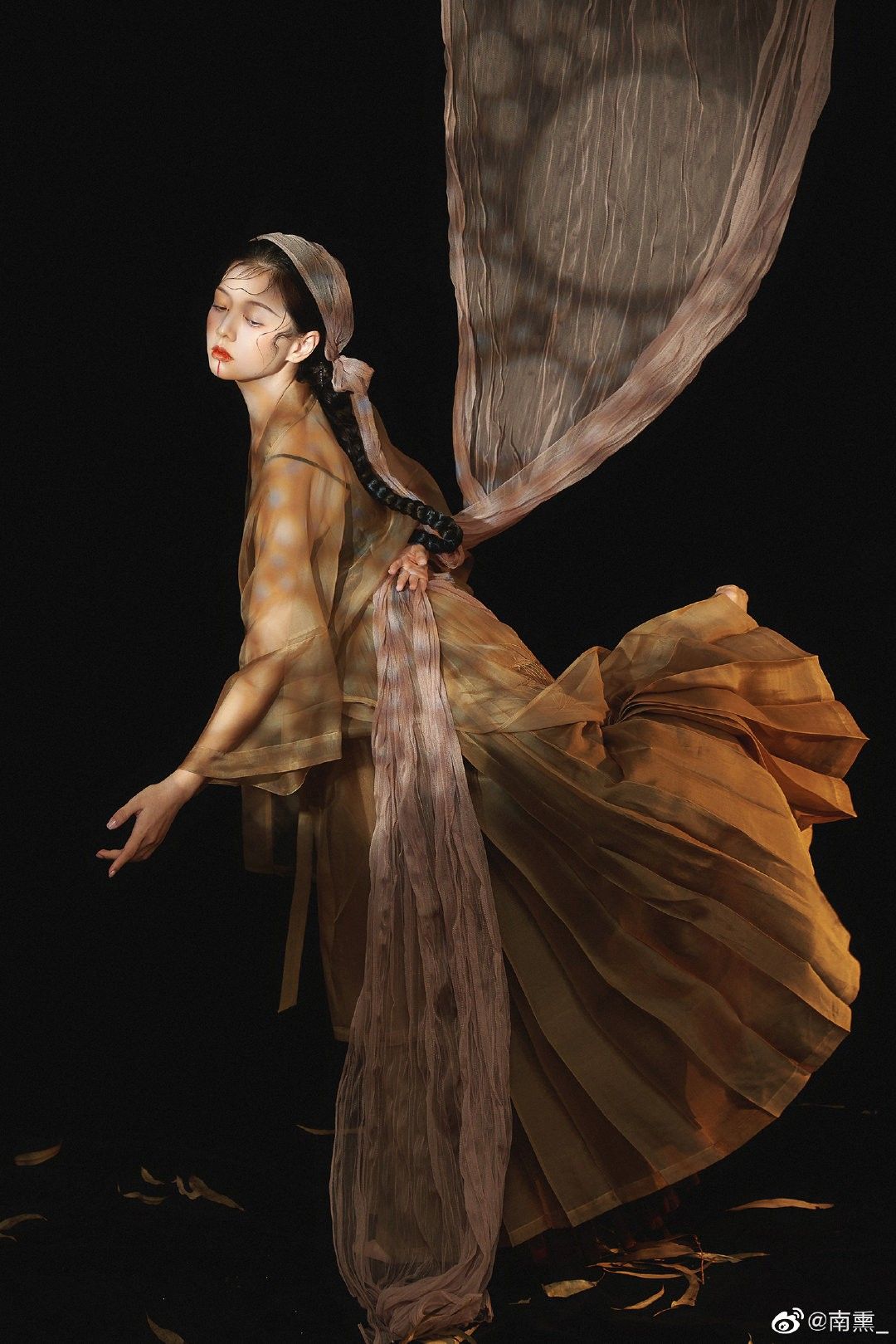 The Emperors Child in Hanfu:A Journey into the World of Traditional Chinese Imperial Child Costume The Emperors Child in Hanfu:A Journey into the World of Traditional Chinese Imperial Child Costume
