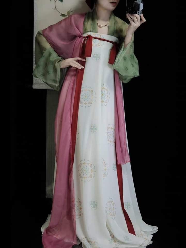 Embracing Traditional Elegance:The Rise of Mini-Sized Cheongsam in Modern Fashion Embracing Traditional Elegance:The Rise of Mini-Sized Cheongsam in Modern Fashion