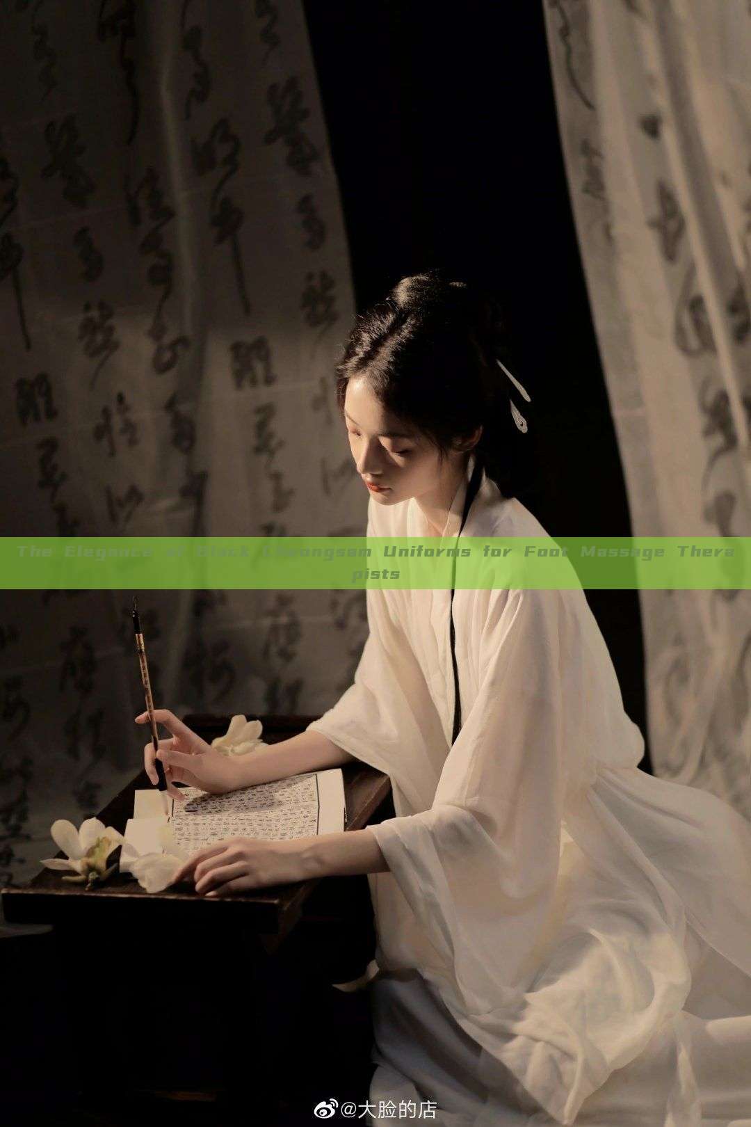 The Elegance of Black Cheongsam Uniforms for Foot Massage Therapists The Elegance of Black Cheongsam Uniforms for Foot Massage Therapists