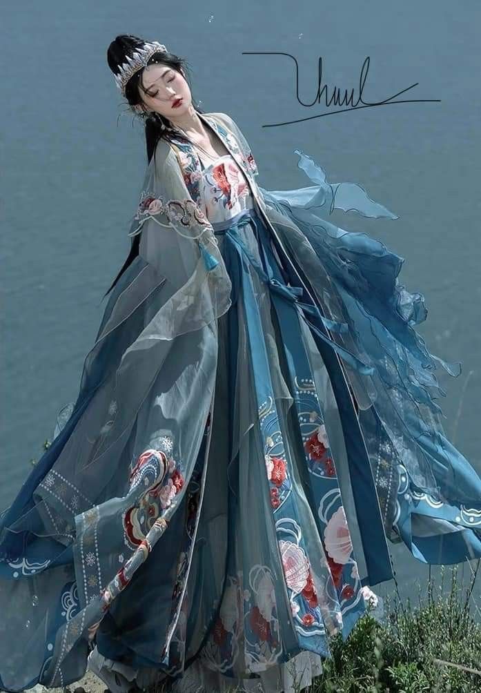 The Significance of Cheongsam in the Context of Chinese College Entrance Examination 高考送考旗袍的重要性)