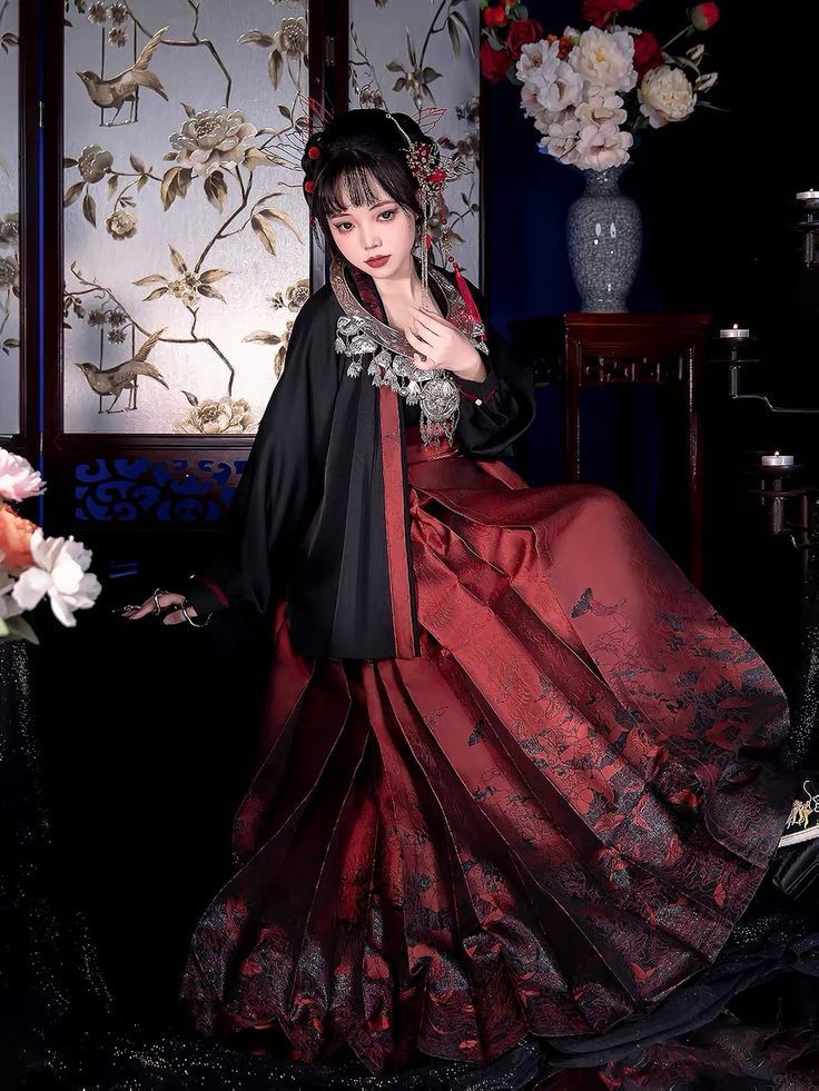 The Elegant Combination of White Leather Shoes and Cheongsam:A Fashionable Fusion The Elegant Combination of White Leather Shoes and Cheongsam:A Fashionable Fusion