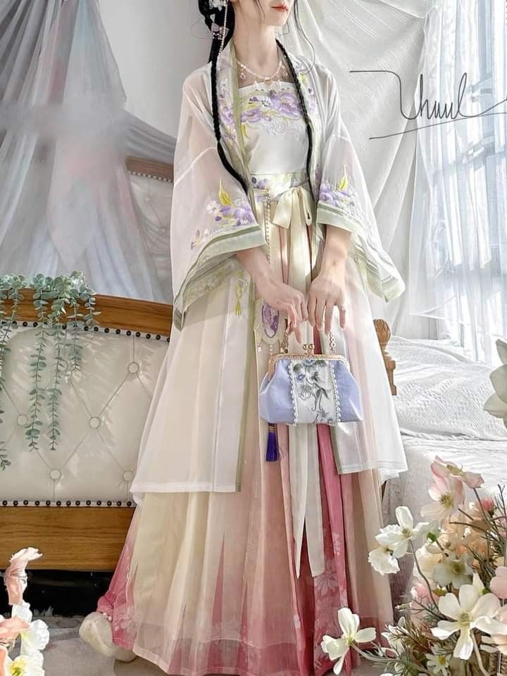 A Dreamlike Journey into the Aquarius Hanfu:The Fusion of Modernity and Ancient Elegance A Dreamlike Journey into the Aquarius Hanfu:The Fusion of Modernity and Ancient Elegance