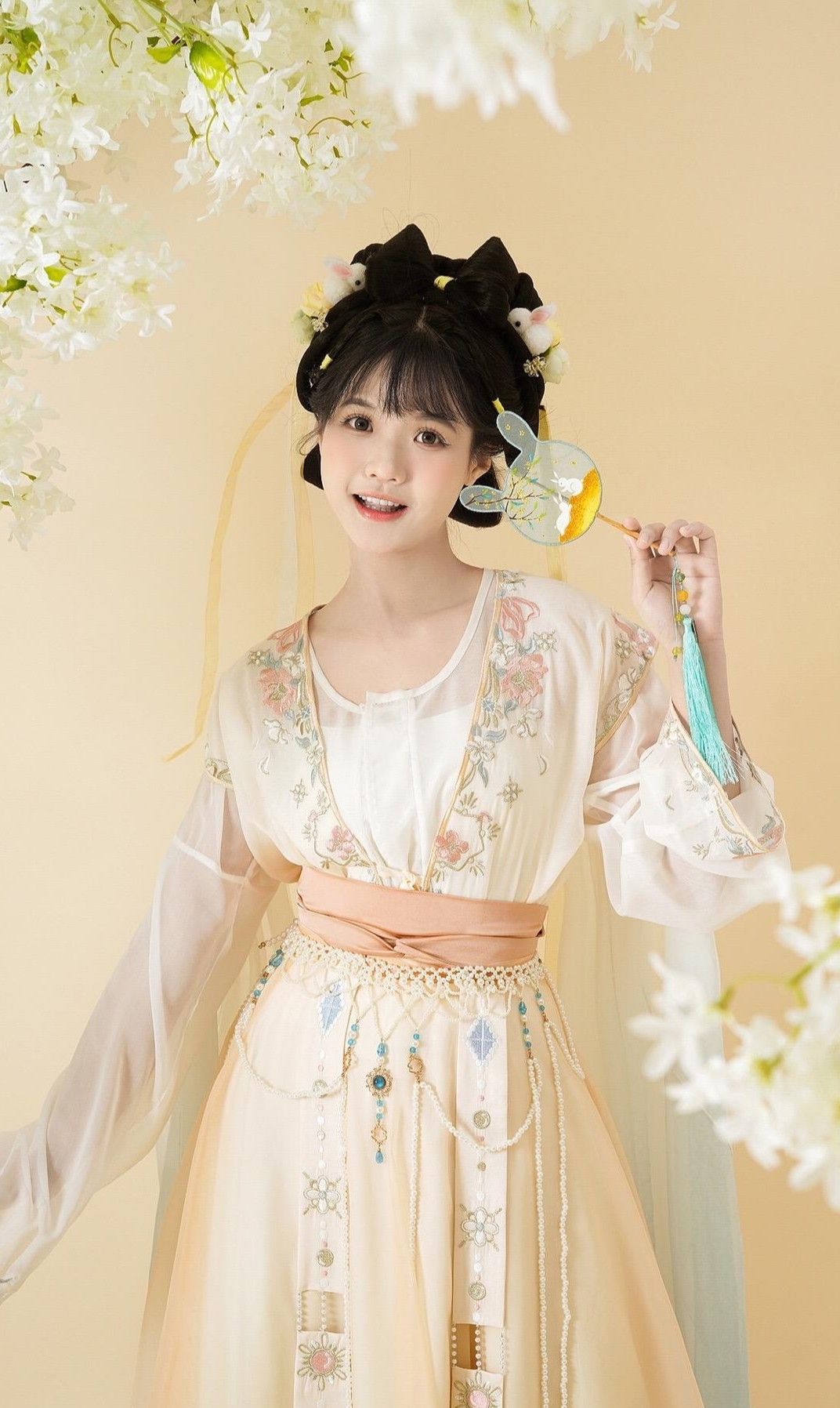 The Art of Layering:Traditional Tang Suit with Modern Base Layers