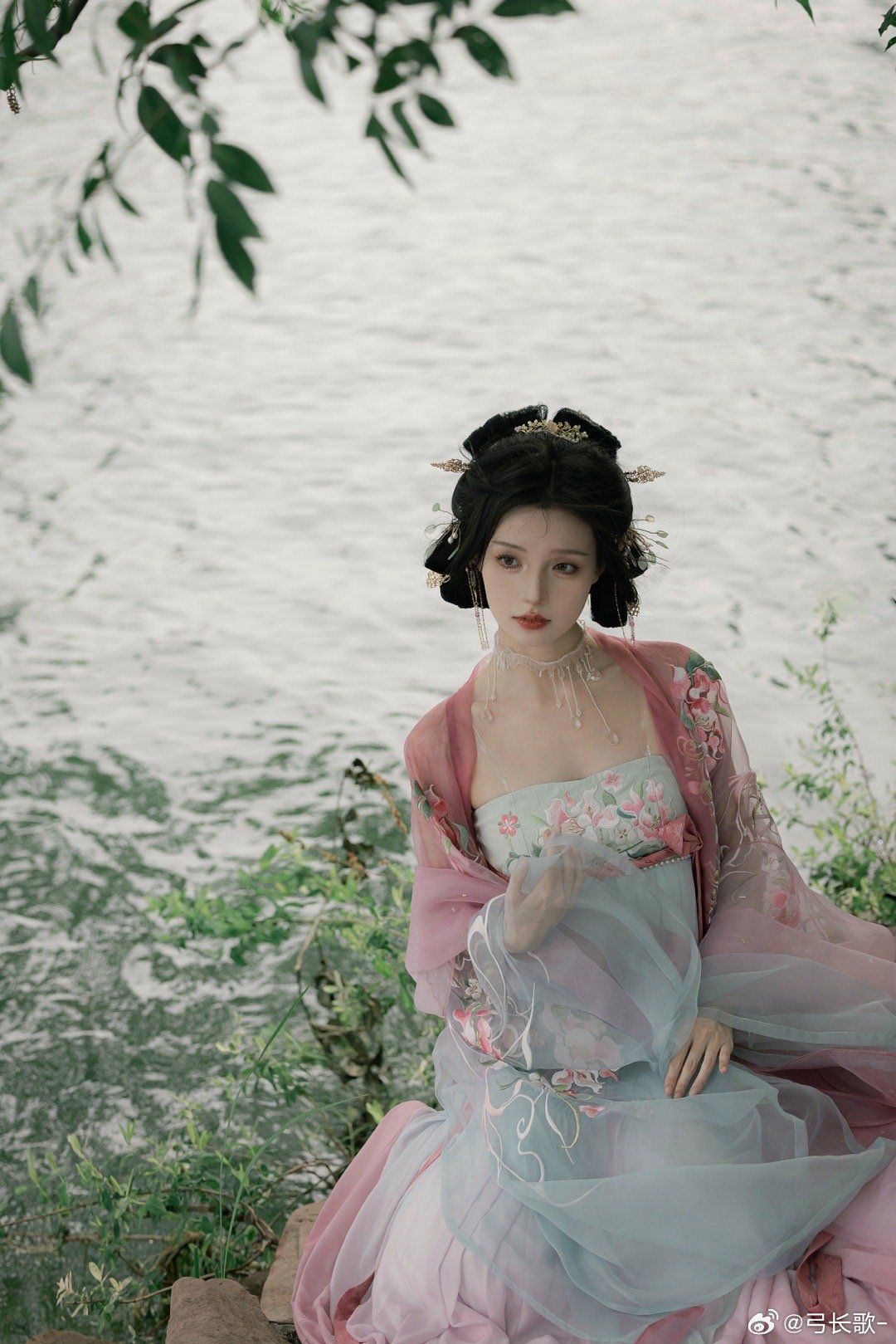 The Significance of Red Hanfu in Chinese New Year Celebrations