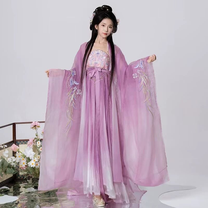 Red Horsehair Skirt and Hairpin:A Blend of Tradition and Elegance Red Horsehair Skirt and Hairpin:A Blend of Tradition and Elegance