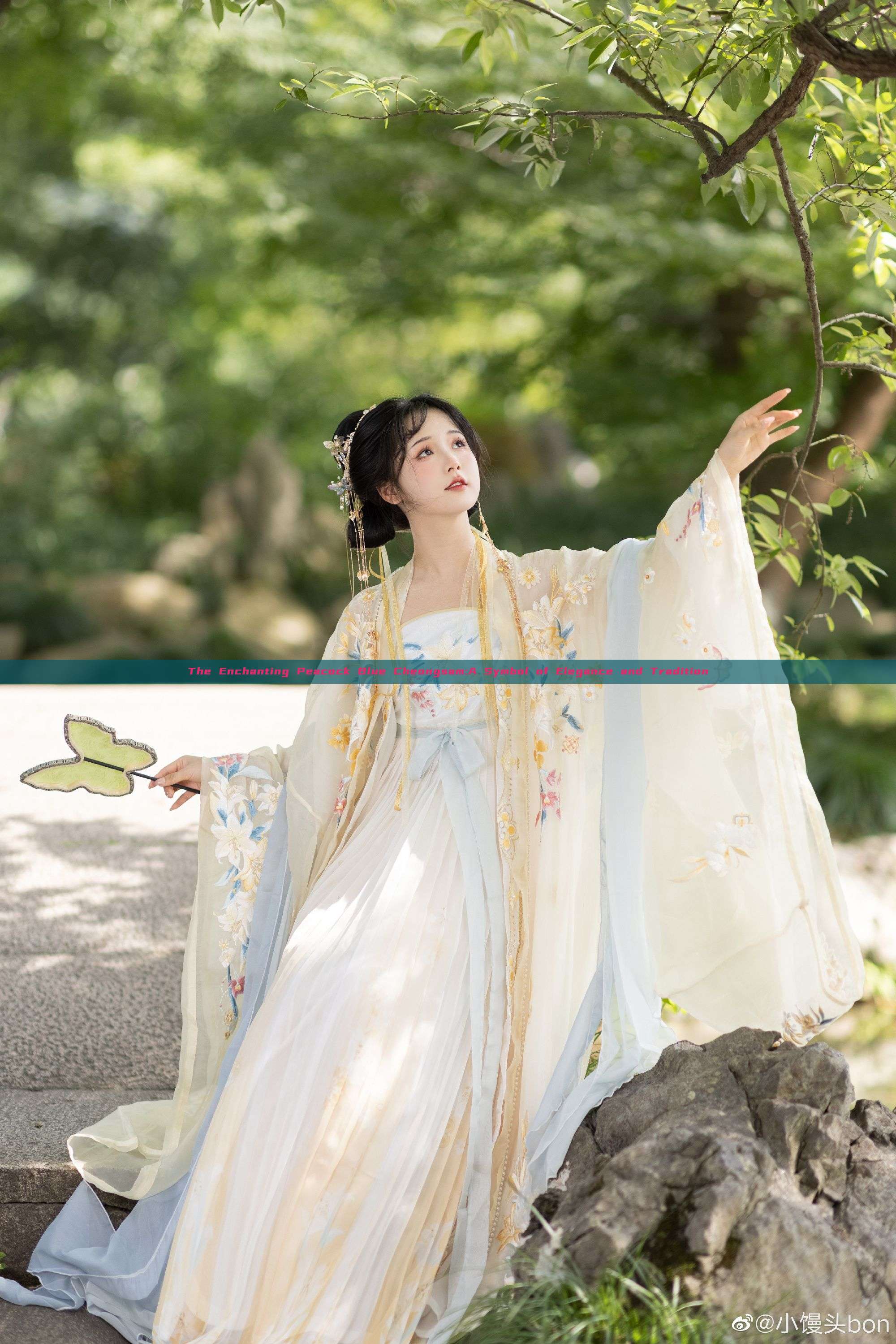 The Enchanting Peacock Blue Cheongsam:A Symbol of Elegance and Tradition The Enchanting Peacock Blue Cheongsam:A Symbol of Elegance and Tradition