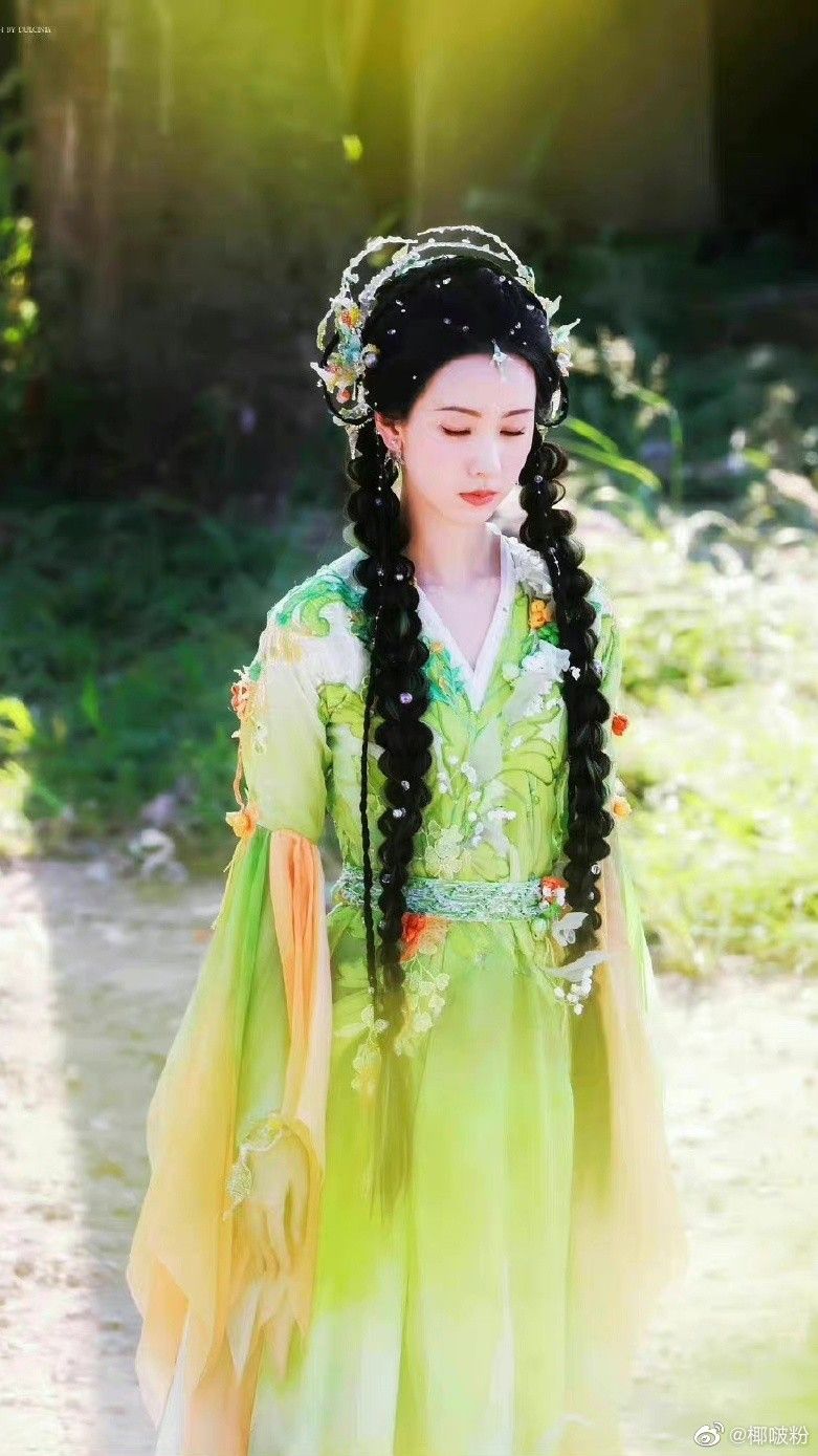 Traditional Chinese Elegance:Womens Tang Suit and Chinese-Style Blouse