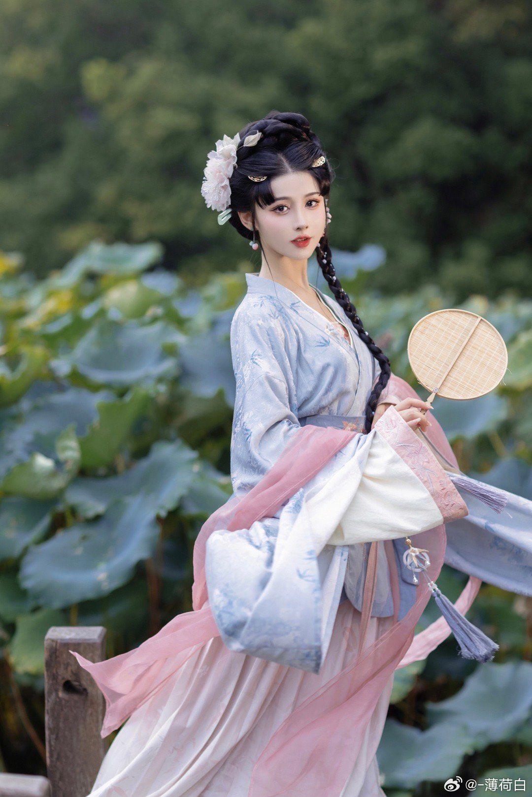 Guzheng-Playing Attire:The Ideal Combination of Traditional Chinese Clothing and the Guzheng Guzheng-Playing Attire:The Ideal Combination of Traditional Chinese Clothing and the Guzheng