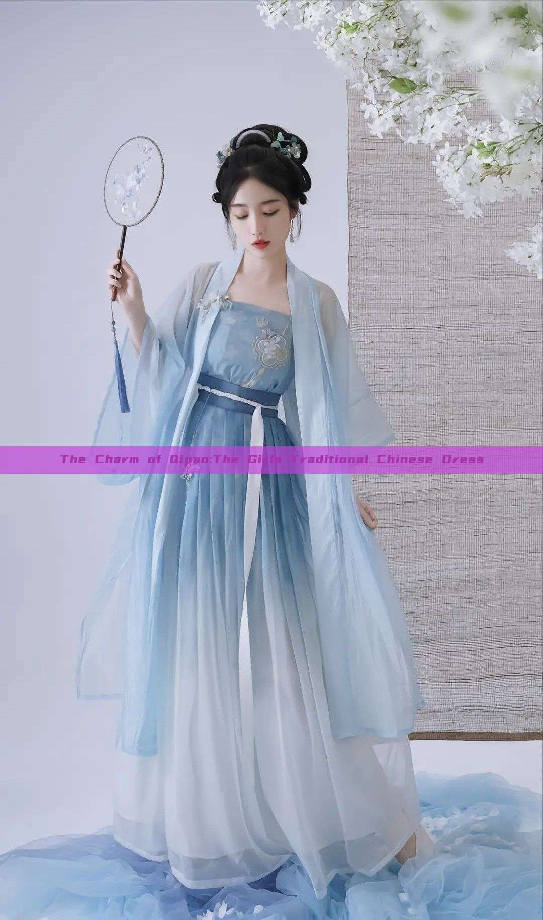 The Charm of Qipao:The Girls Traditional Chinese Dress The Charm of Qipao:The Girls Traditional Chinese Dress