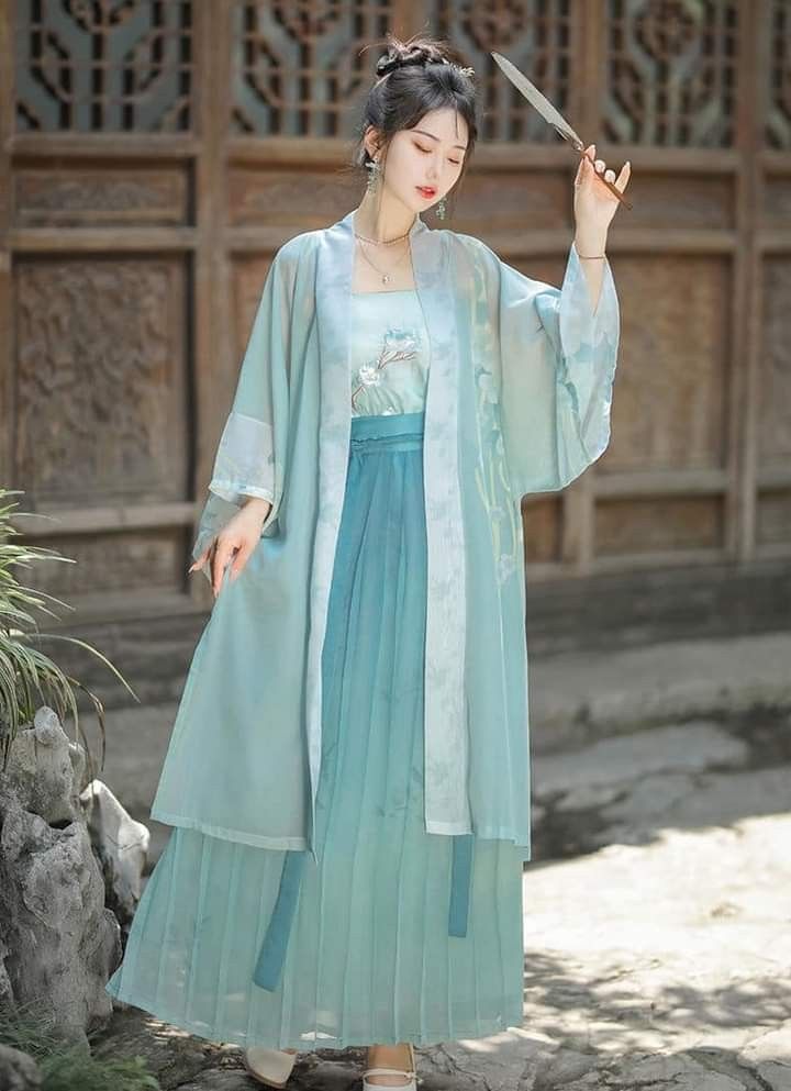 Modernizing the Cheongsam:A Youthful,Noble and Ink-wash Artistic Journey for Modern Girls Modernizing the Cheongsam:A Youthful,Noble and Ink-wash Artistic Journey for Modern Girls