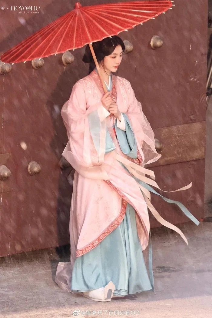 Bohemian Elegance:The Allure of Ramie Dress and Cheongsam