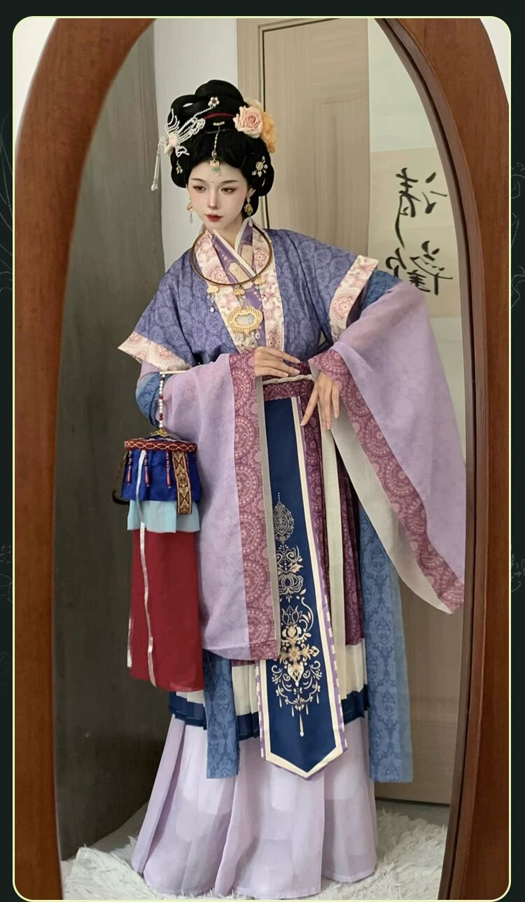 Youthful Winter Fashion:The Rise of Modern Tang-Style Womens Clothing
