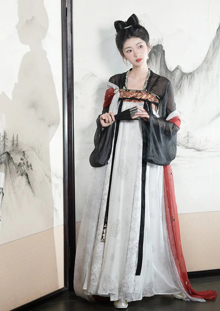 The Evolution of Cheongsam:Teen Girls Plus-Size Fashion with a Modern Twist