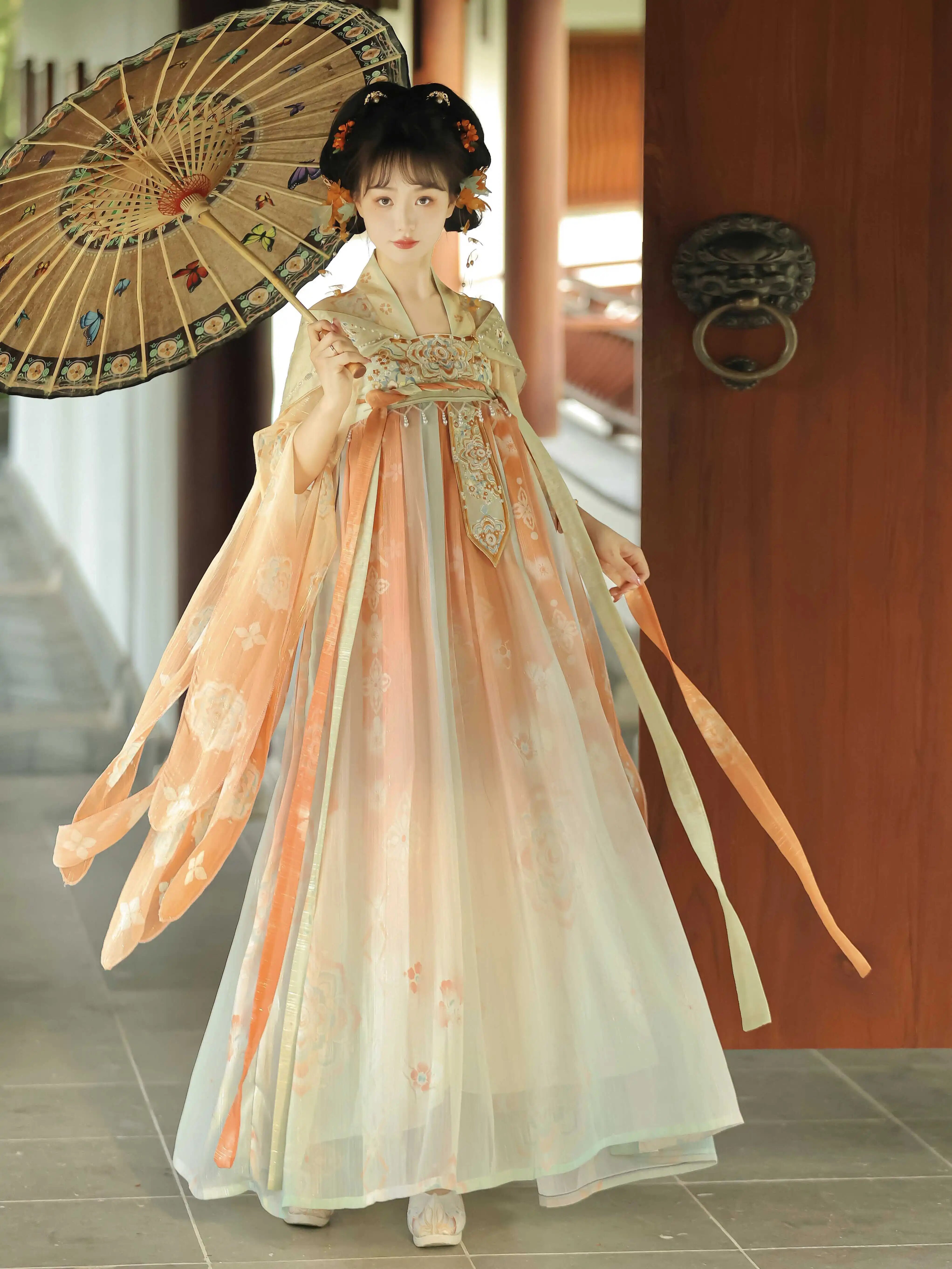 Latest Hangzhou Silk Cheongsam Collection:Embracing Traditional Elegance with Modern Flair