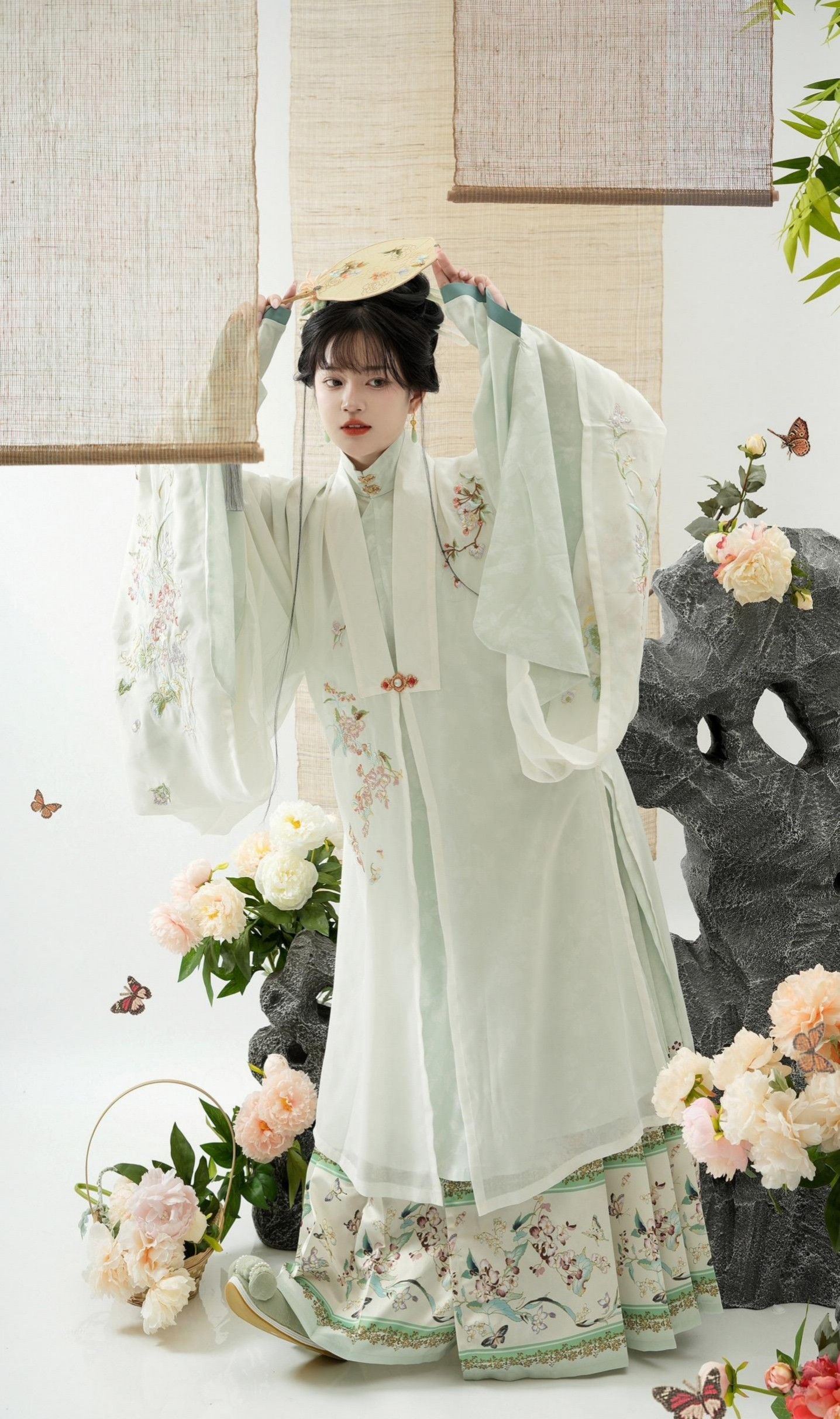 Winter Red Hanfu Costume:A Glimpse into the World of Ancient Gown Elegance Winter Red Hanfu Costume:A Glimpse into the World of Ancient Gown Elegance
