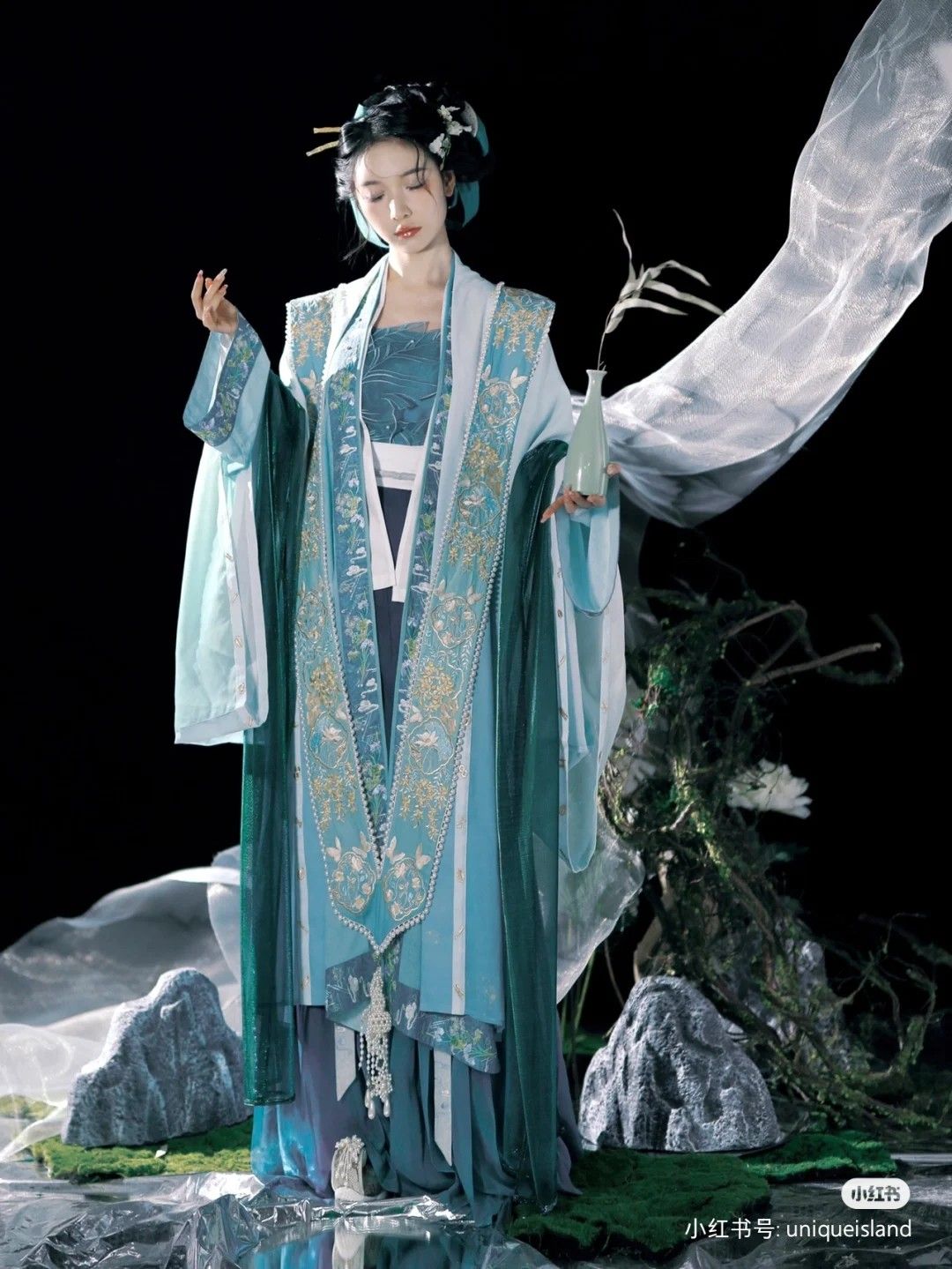 New Autumn-Winter Qipao Dress Styles:Embracing Tradition in Fashionable Flavor