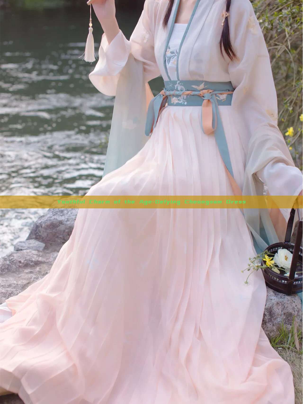 Youthful Charm of the Age-Defying Cheongsam Dress Youthful Charm of the Age-Defying Cheongsam Dress