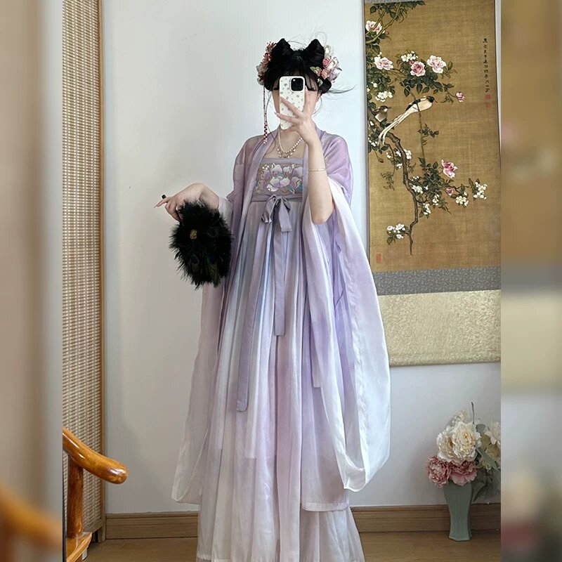 Toast to the Red Cheongsam:A Celebration of Chinese Heritage and Elegance