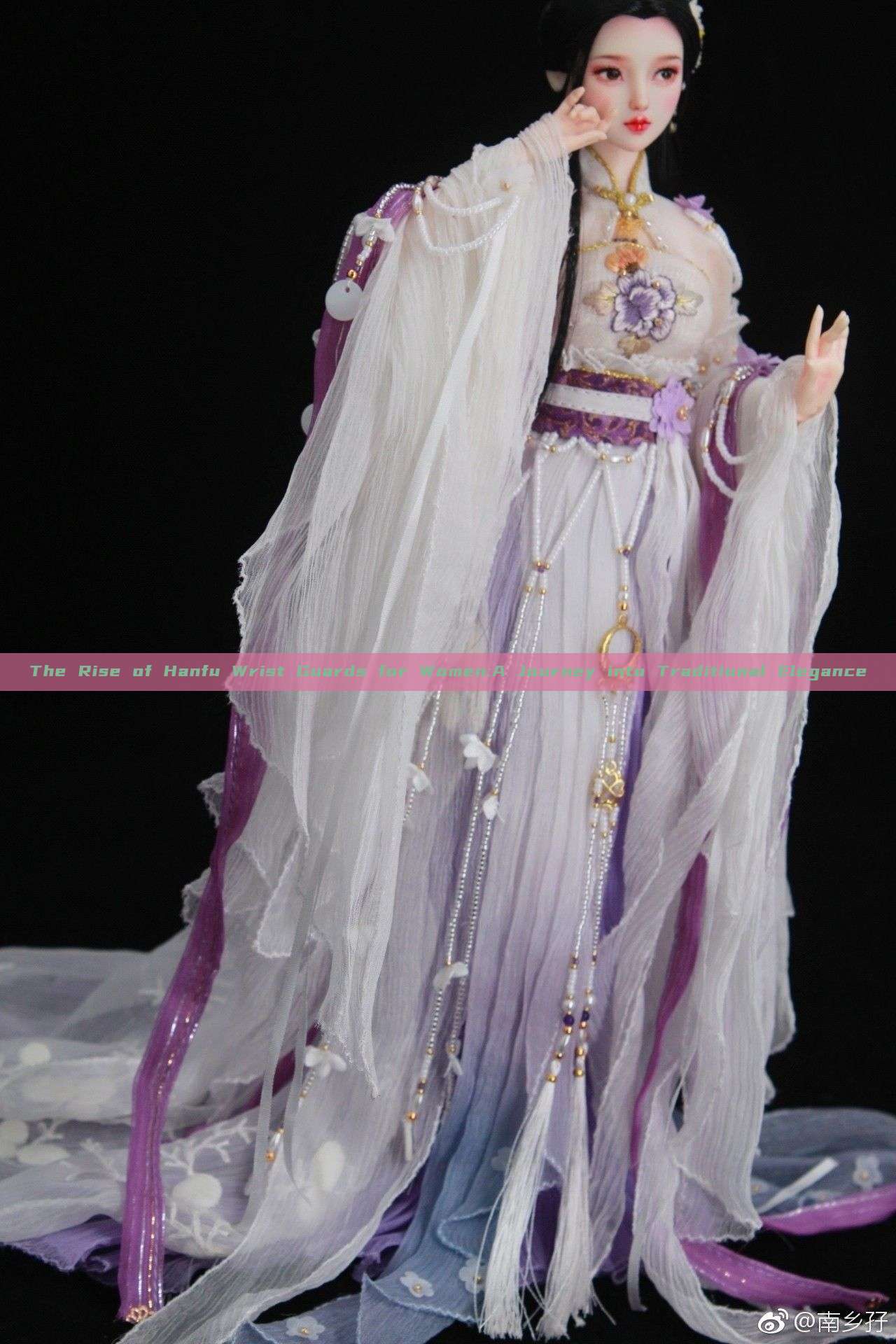 The Rise of Hanfu Wrist Guards for Women:A Journey into Traditional Elegance