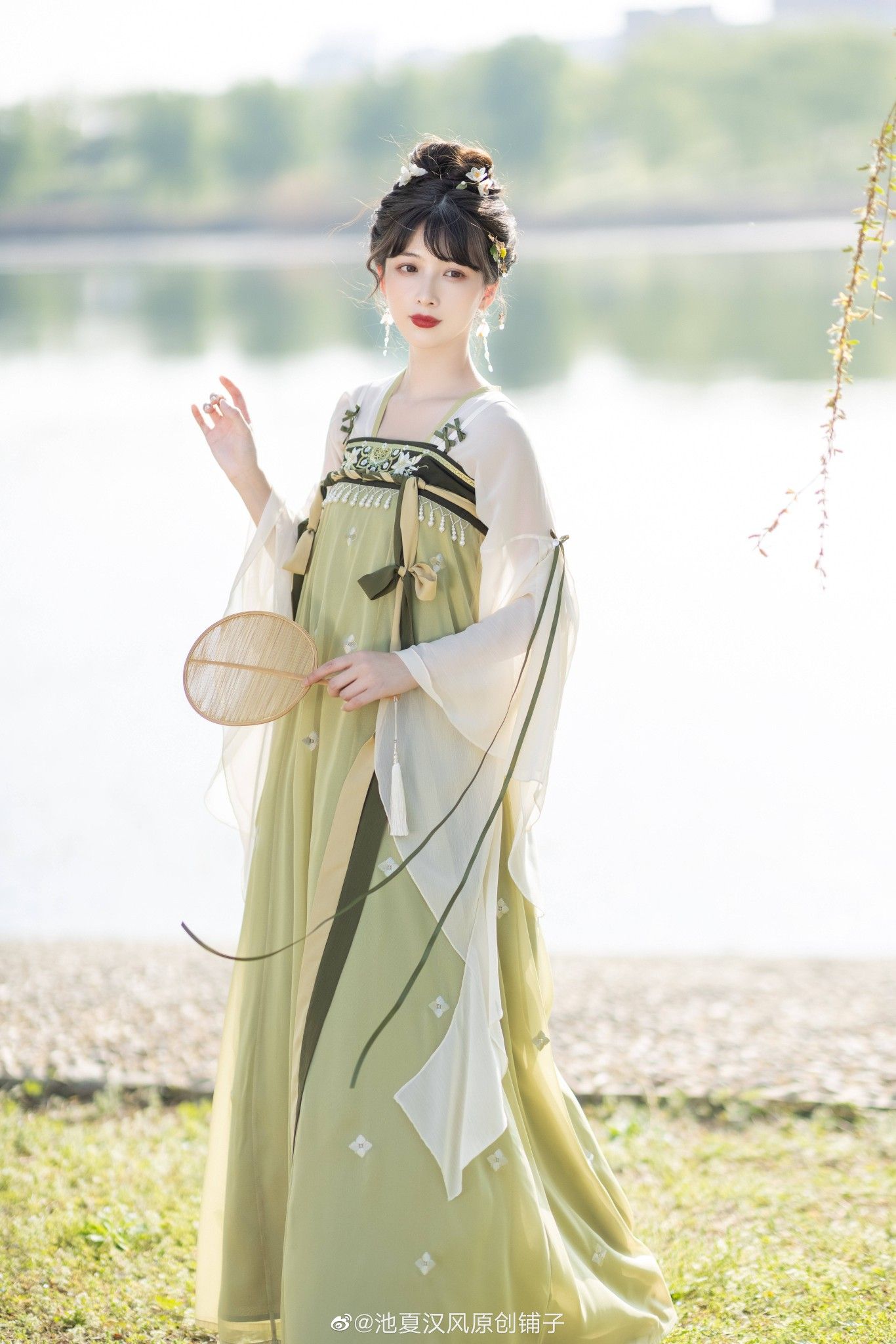 The Journey of the Long Song:Original Hanfu Fashion and the Enigma of Lou Si The Journey of the Long Song:Original Hanfu Fashion and the Enigma of Lou Si