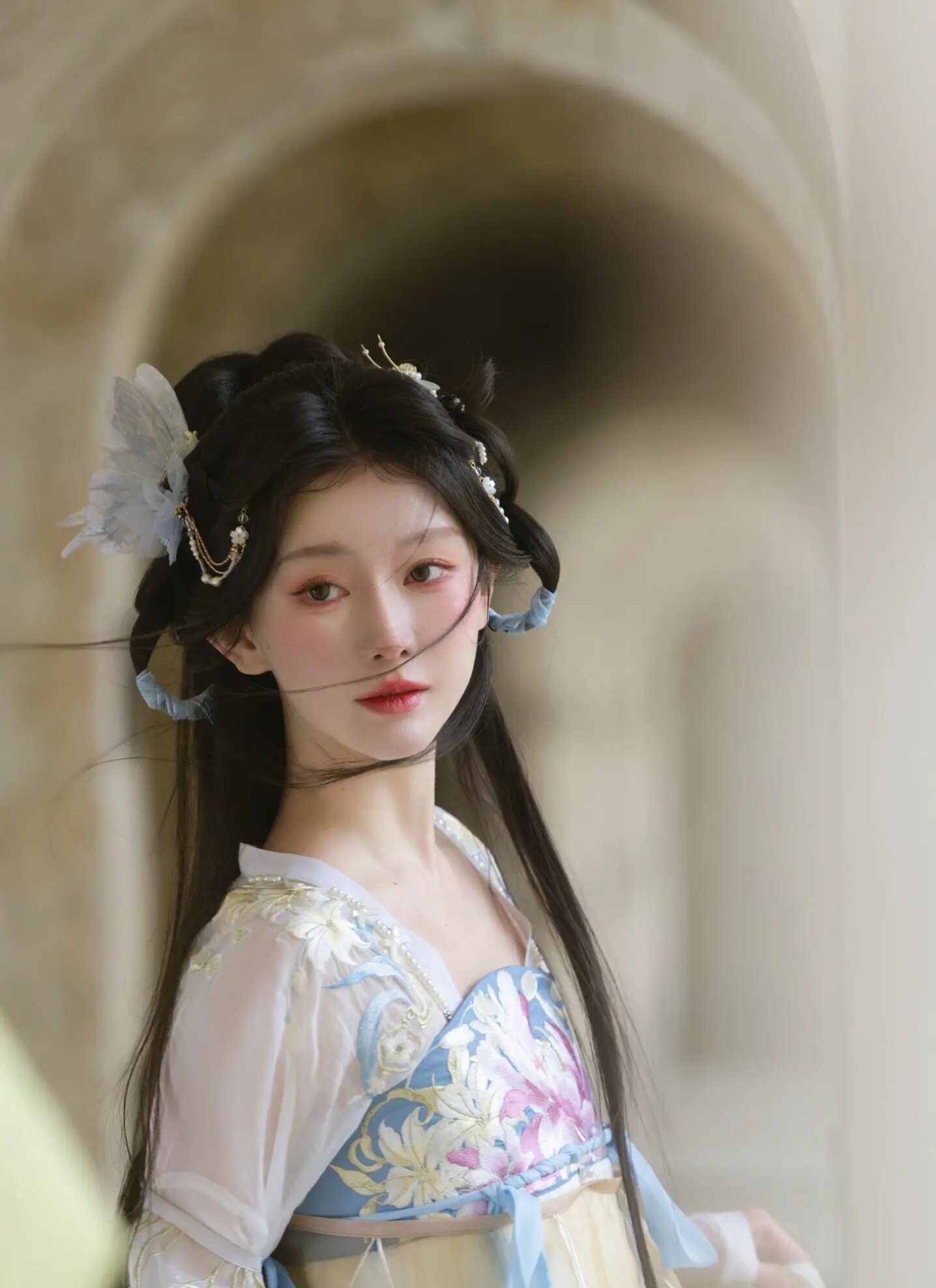Summer Chic in Cheongsam-Style Shawls and Pashminas:A Revival of Traditional Elegance Summer Chic in Cheongsam-Style Shawls and Pashminas:A Revival of Traditional Elegance