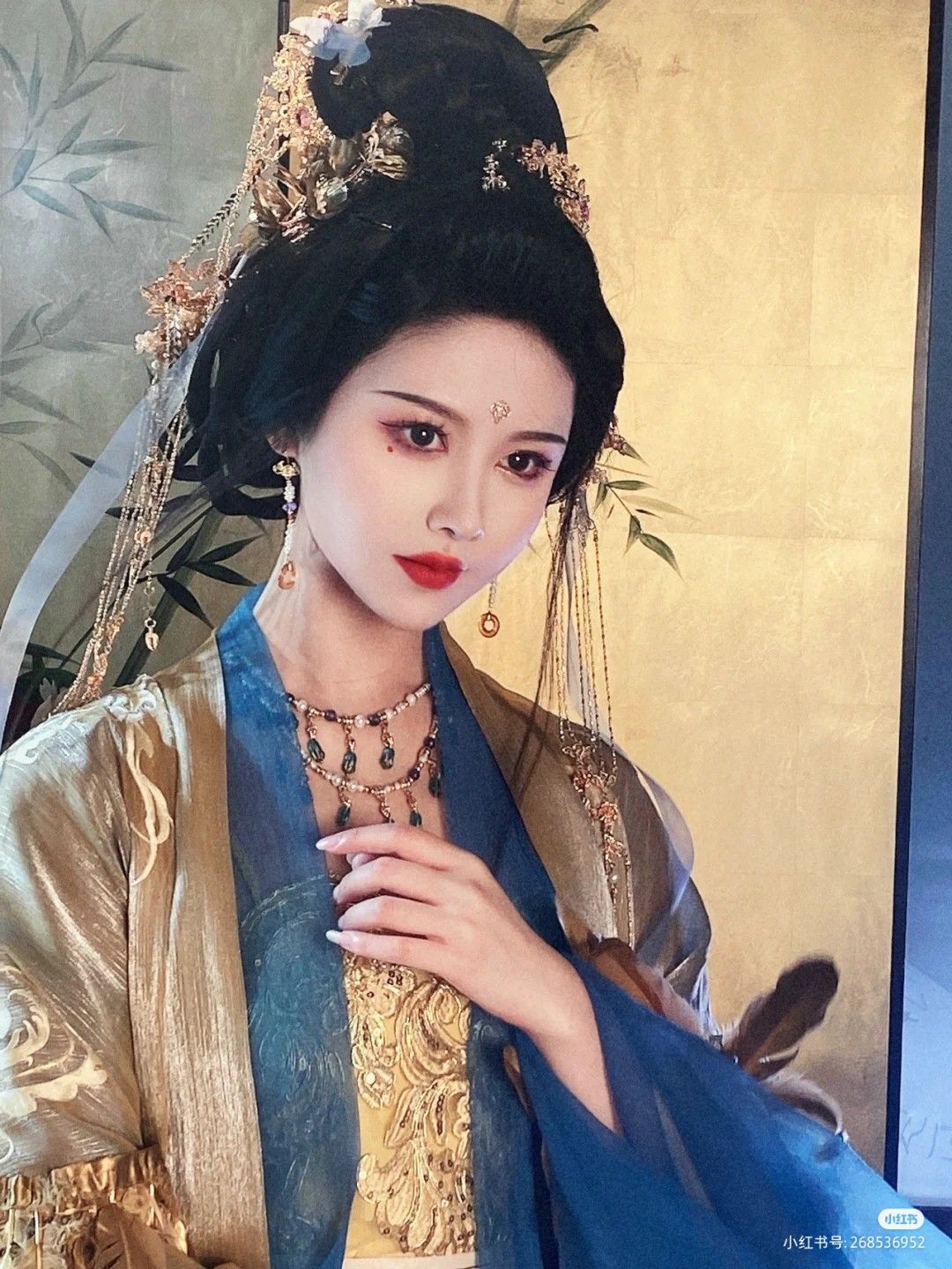 Reimagining Qipao for Autumn Winter:Modernizing Traditional Elegance