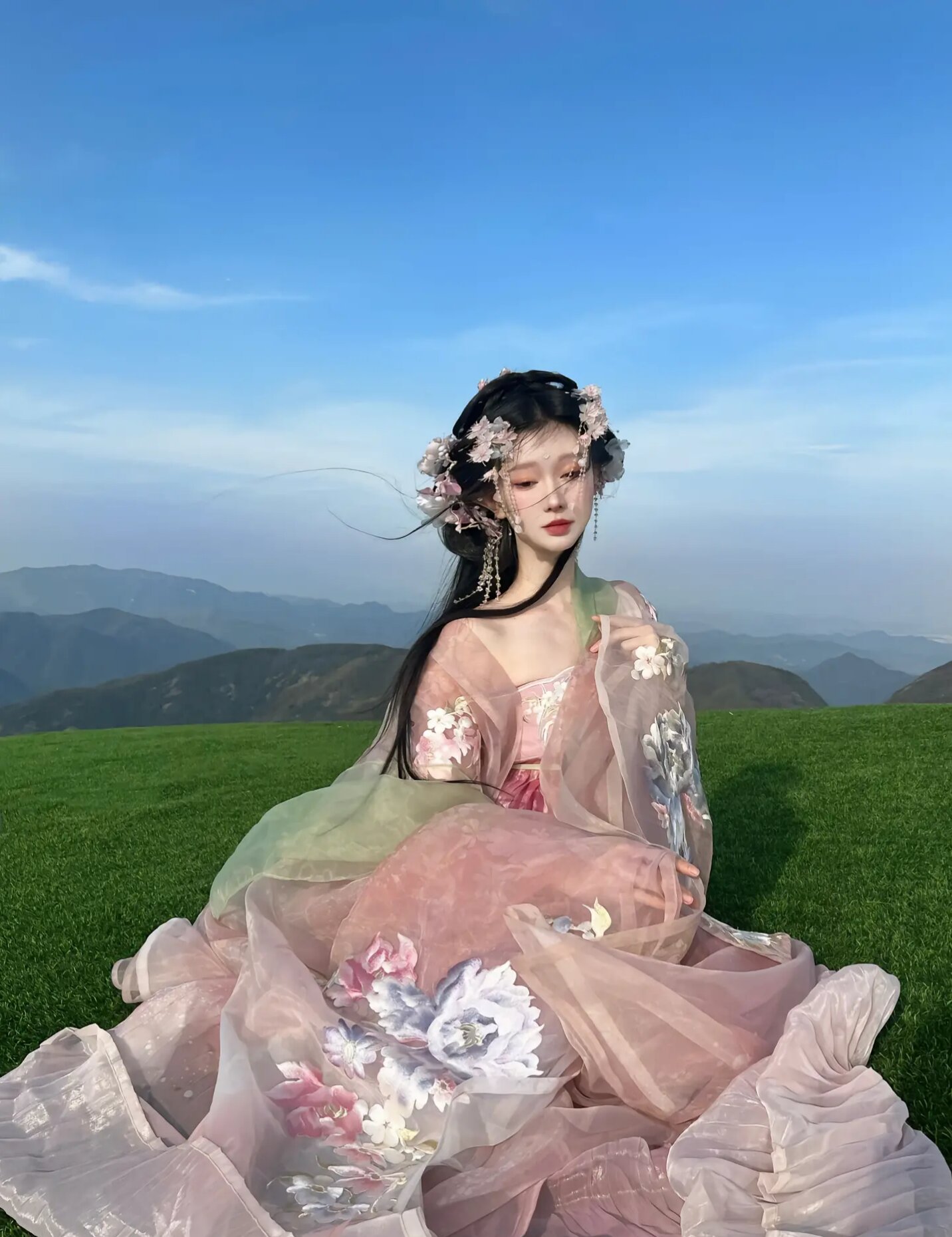 Di Li热巴s Hanfu Style in Changge:A Journey into Traditional Elegance