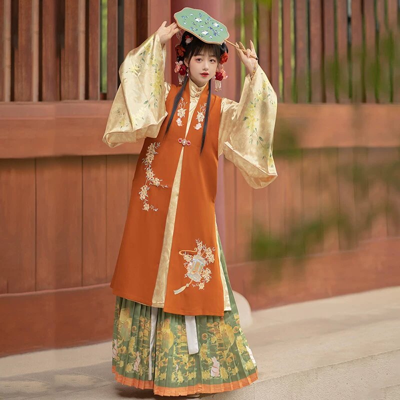 The Revival of Hanfu:Exploring the Essence of Yaran Hanfu Fashion The Revival of Hanfu:Exploring the Essence of Yaran Hanfu Fashion