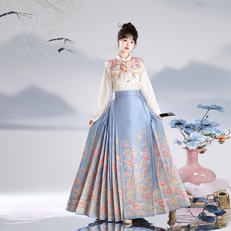 The Bride in Cheongsam:A Traditional Elegance for a Modern Wedding The Bride in Cheongsam:A Traditional Elegance for a Modern Wedding