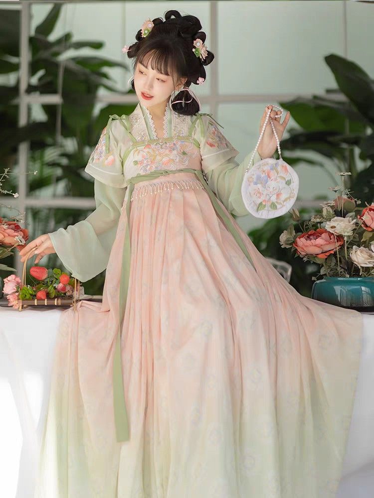 The Charm of a Little Girl in a Cheongsam Dress The Charm of a Little Girl in a Cheongsam Dress