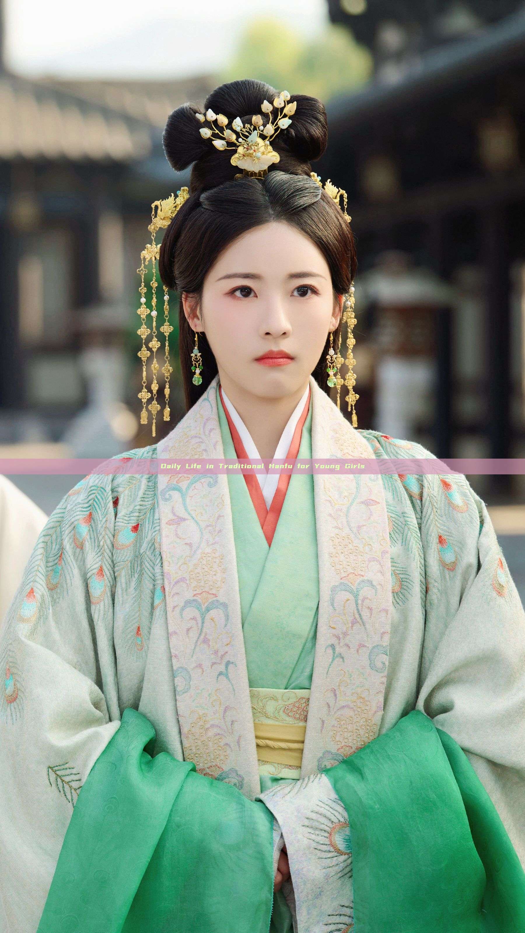Daily Life in Traditional Hanfu for Young Girls Daily Life in Traditional Hanfu for Young Girls