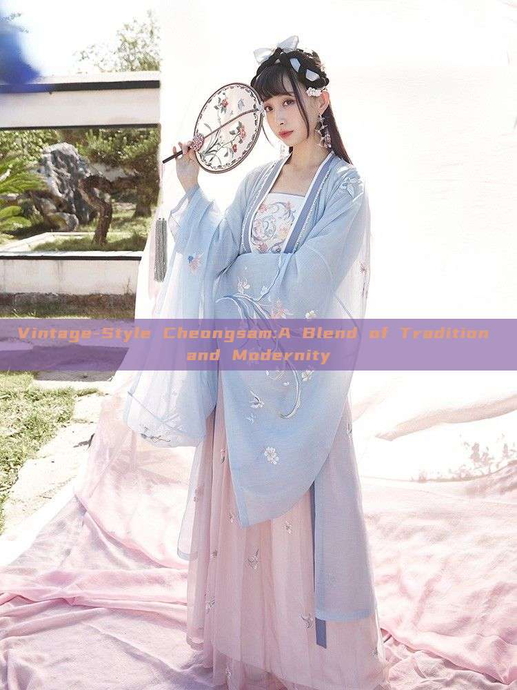 Vintage-Style Cheongsam:A Blend of Tradition and Modernity