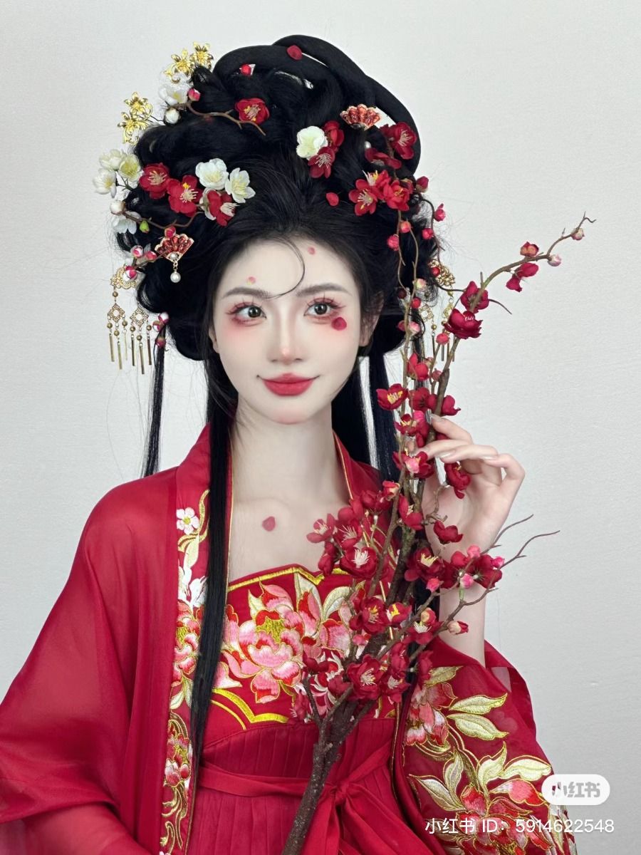 The Mellow Plums and the Revival of Hanfu Fashion The Mellow Plums and the Revival of Hanfu Fashion