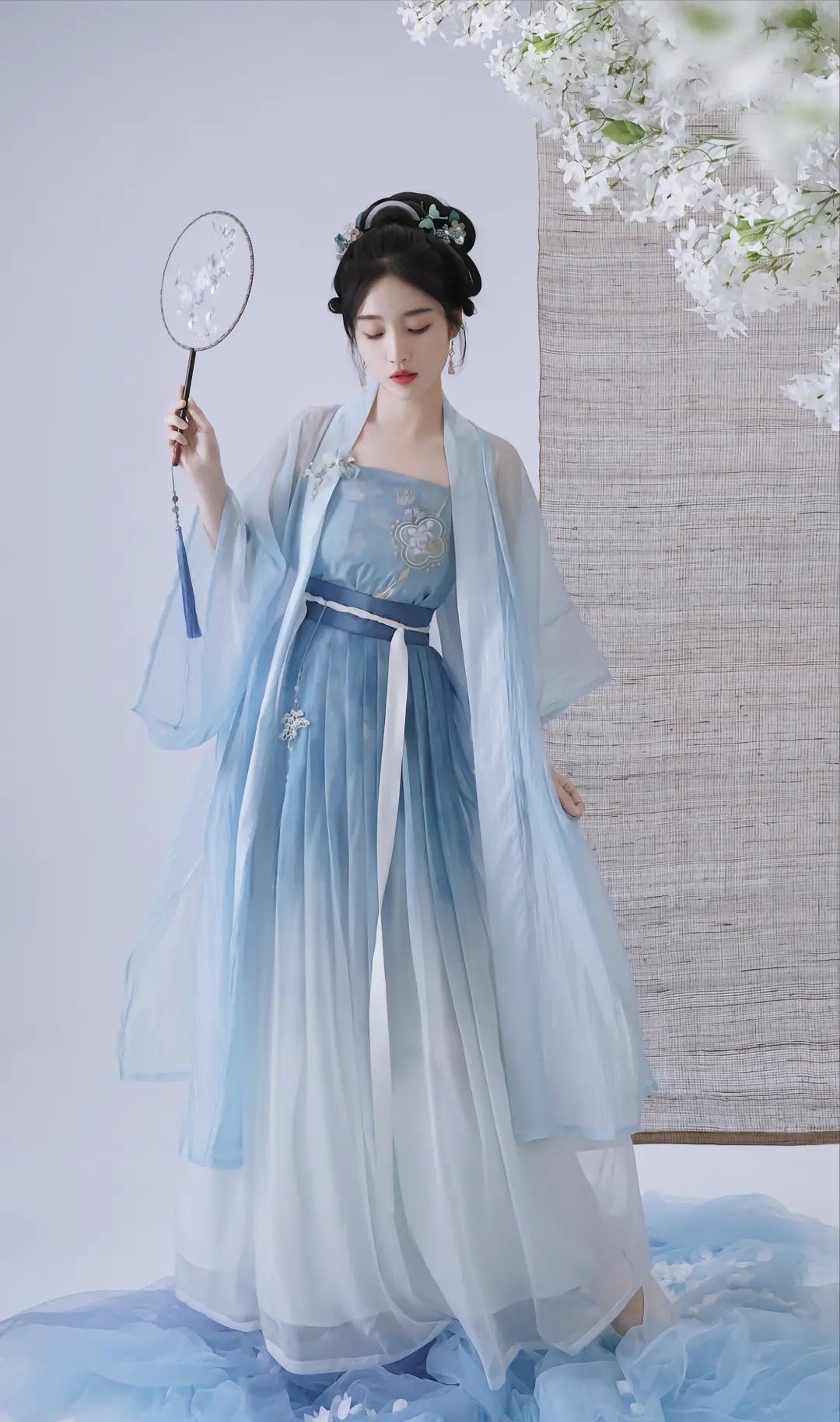 Childrens Chinese Hanfu Fashion:The Beauty of Traditional Dress in Modern Times Childrens Chinese Hanfu Fashion:The Beauty of Traditional Dress in Modern Times
