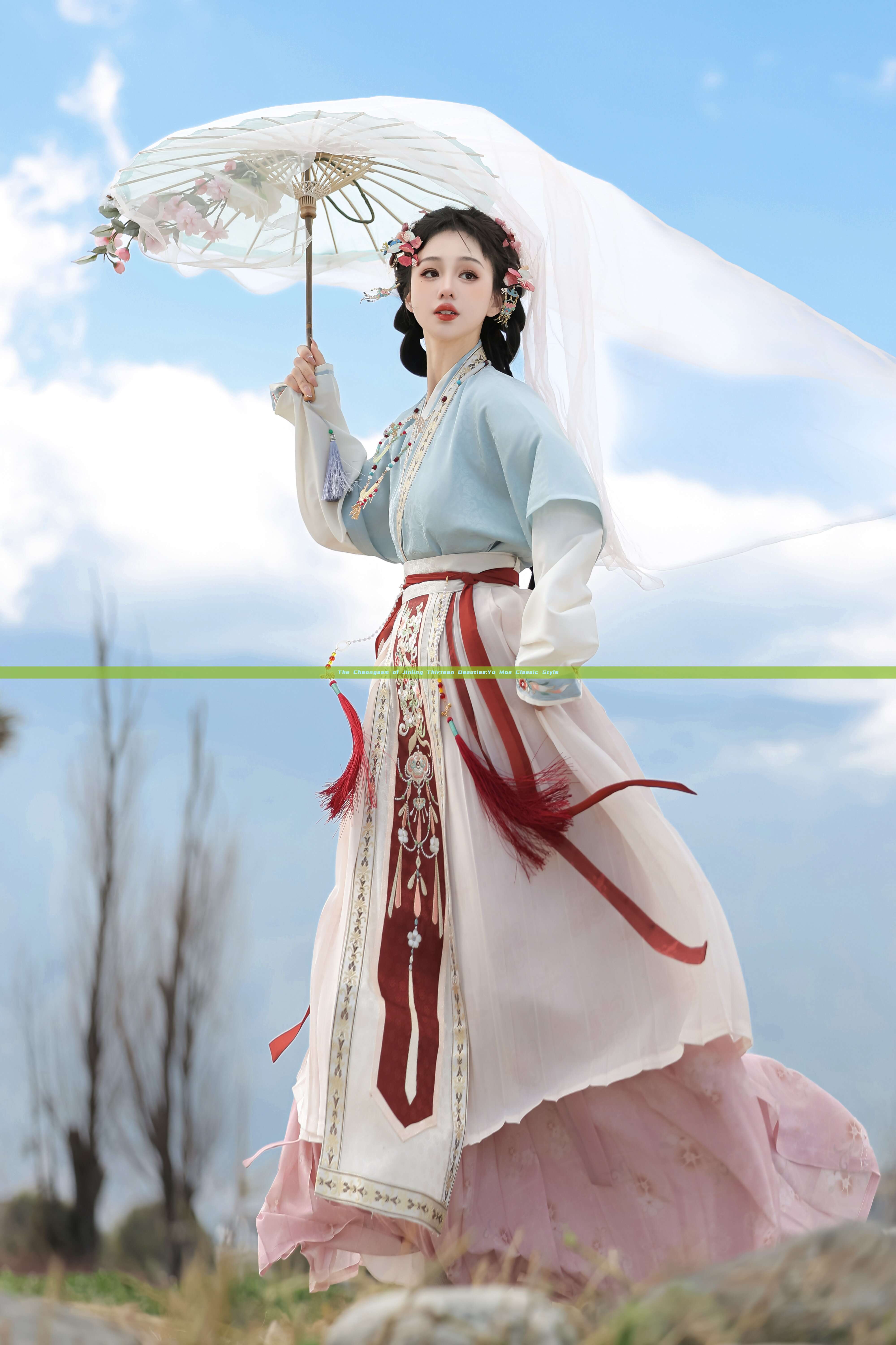 The Cheongsam of Jinling Thirteen Beauties:Yu Mos Classic Style