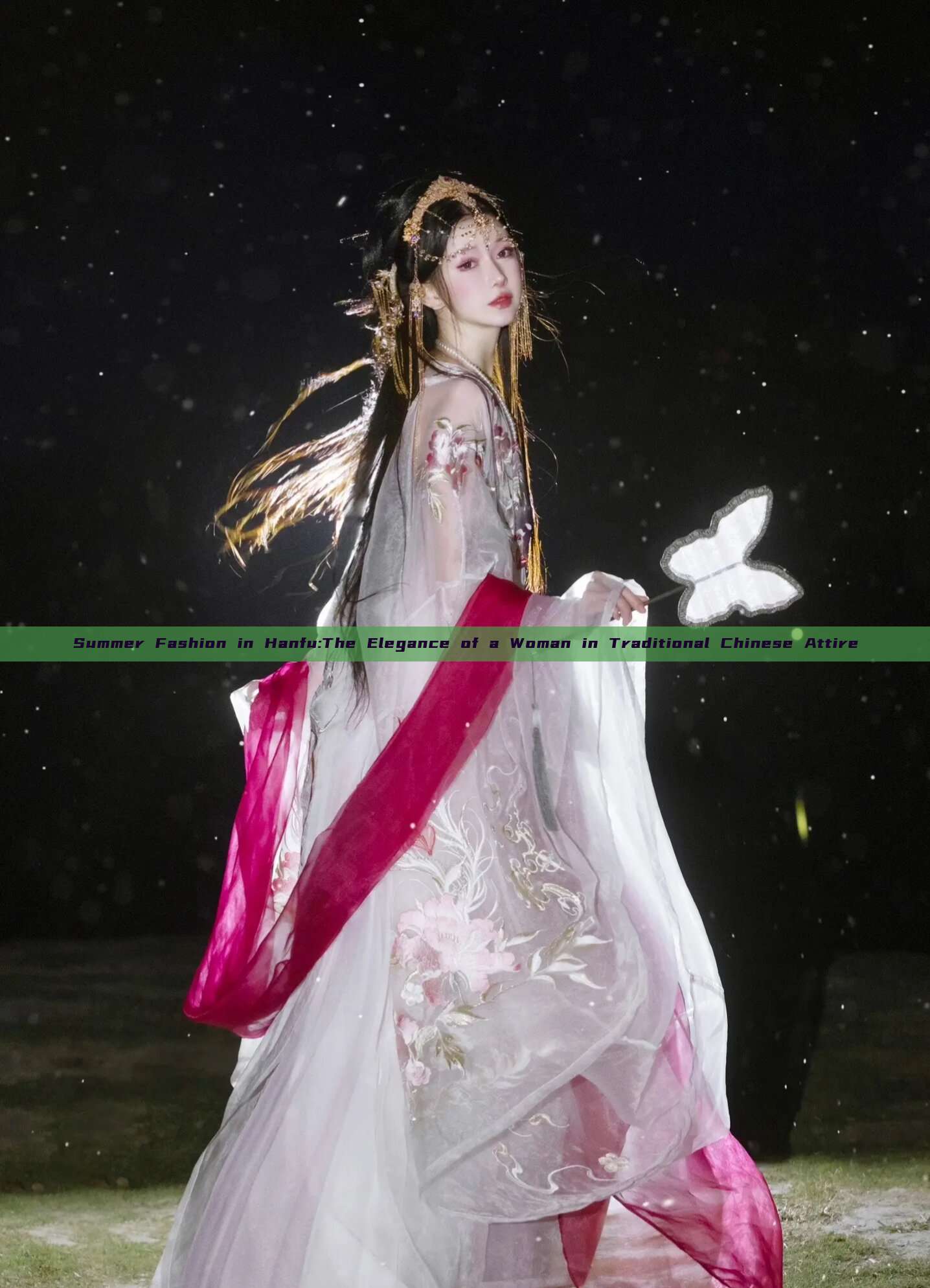 Summer Fashion in Hanfu:The Elegance of a Woman in Traditional Chinese Attire