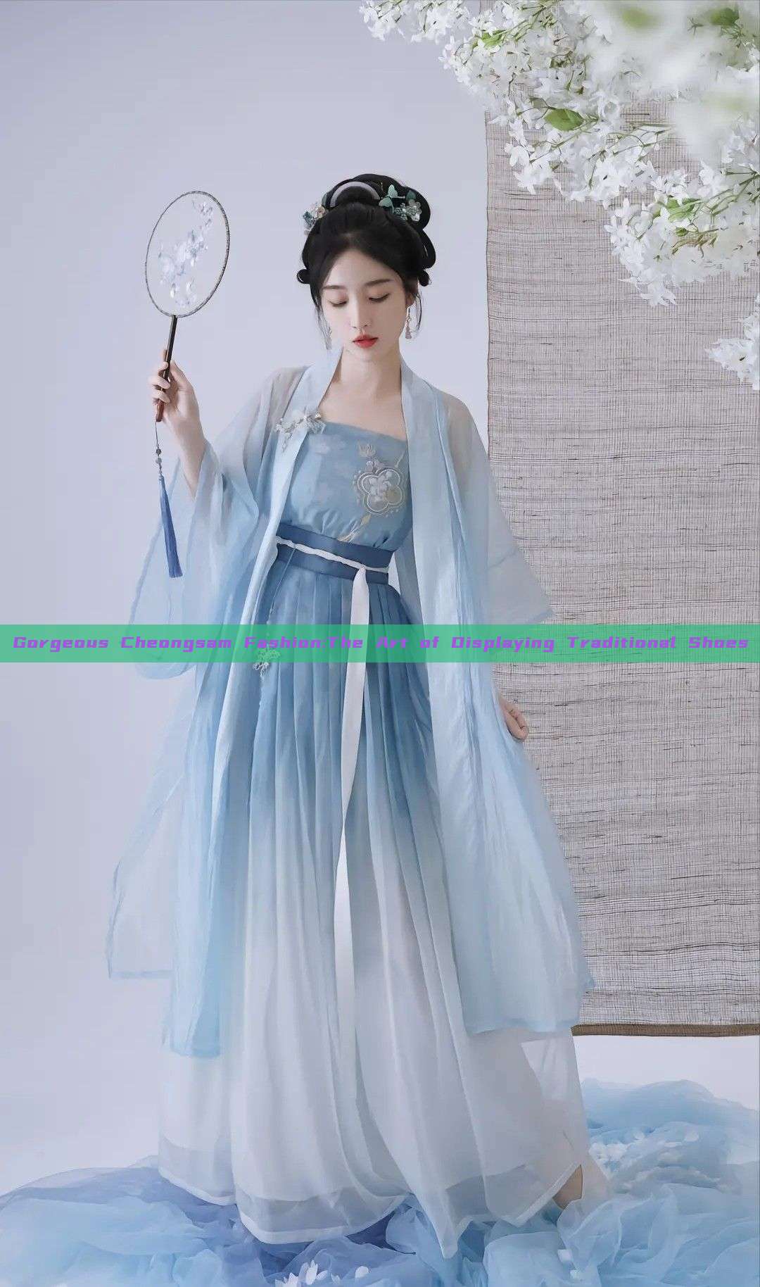 Gorgeous Cheongsam Fashion:The Art of Displaying Traditional Shoes Gorgeous Cheongsam Fashion:The Art of Displaying Traditional Shoes