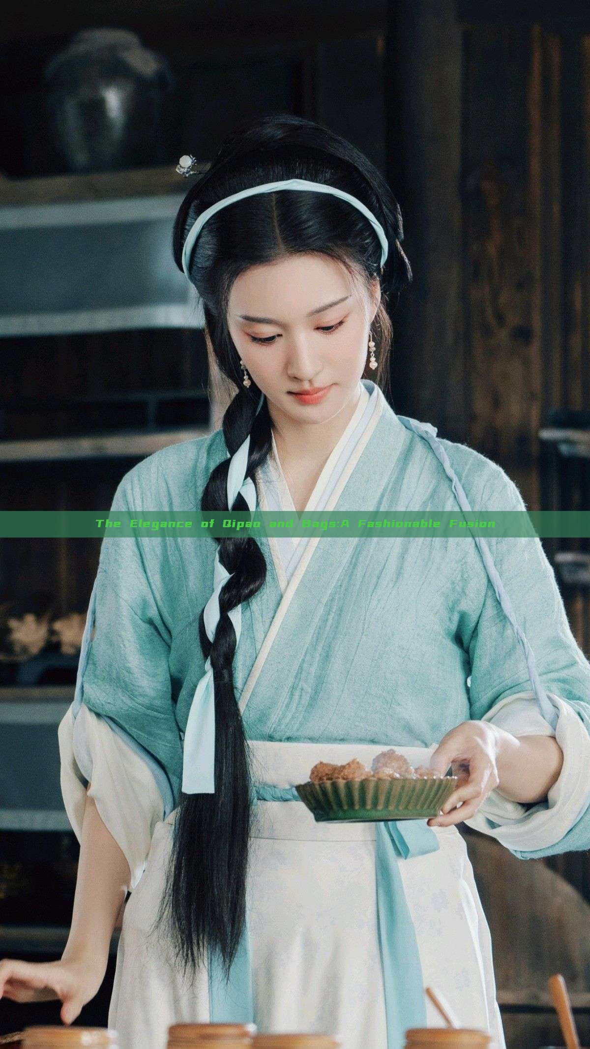 The Elegance of Qipao and Bags:A Fashionable Fusion