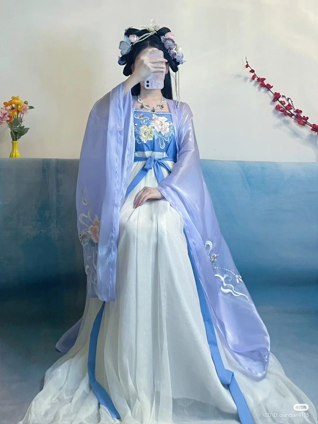 The Rise of Hanfu:Understanding the Cultural Significance of the Bandless Corset and its Straps