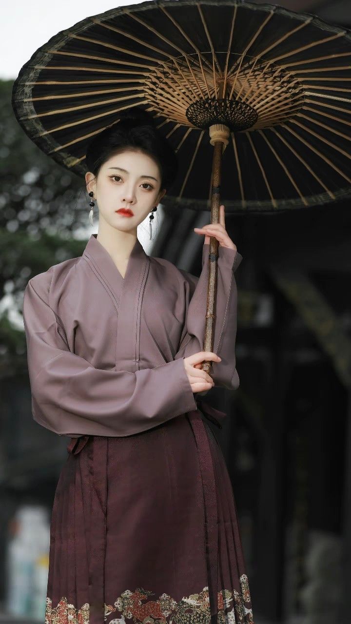Traditional Chinese Girls Hanfu Shoes:A Glimpse into the Rich Heritage of Chinese Cultural Fashion