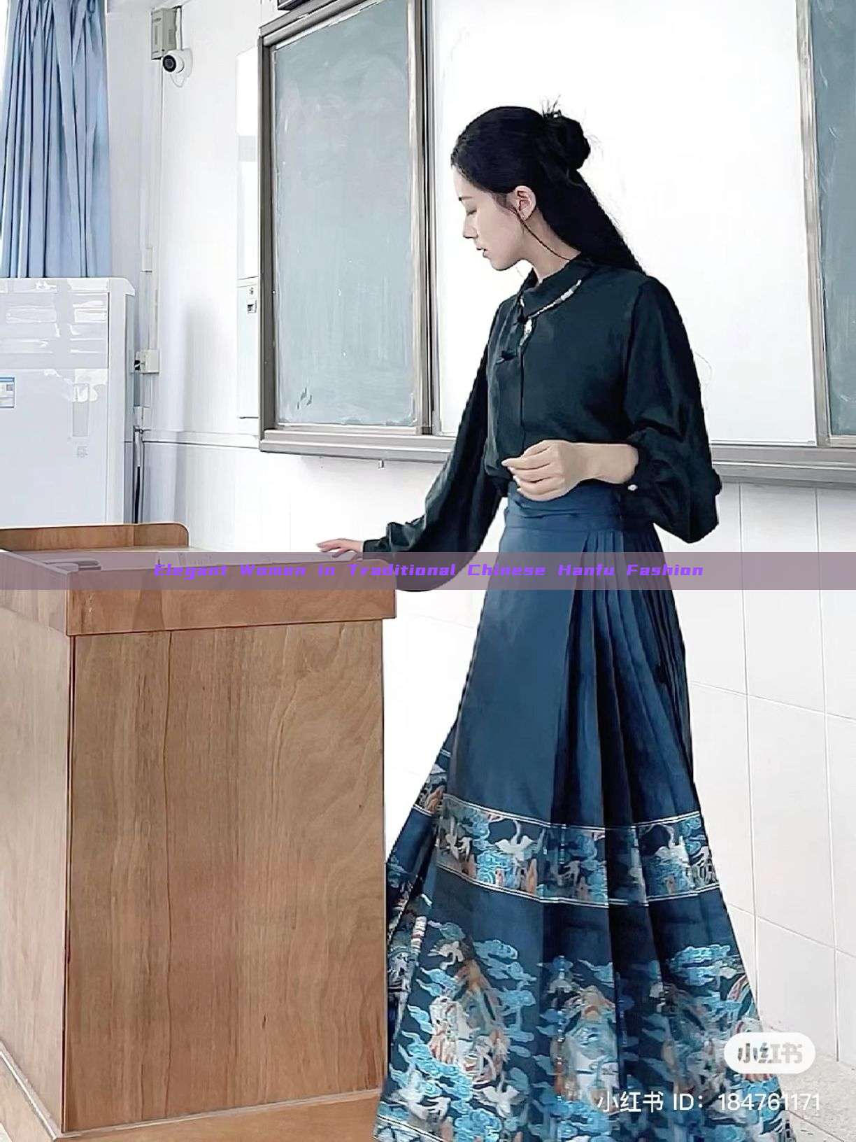 Elegant Women in Traditional Chinese Hanfu Fashion