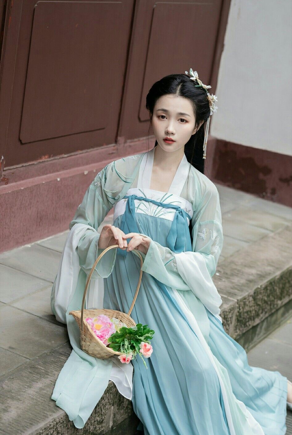 The Dream of Midsummer Nights:貂姵 in Hanfu,a Tale of Beauty and Enchantment The Dream of Midsummer Nights:貂姵 in Hanfu,a Tale of Beauty and Enchantment