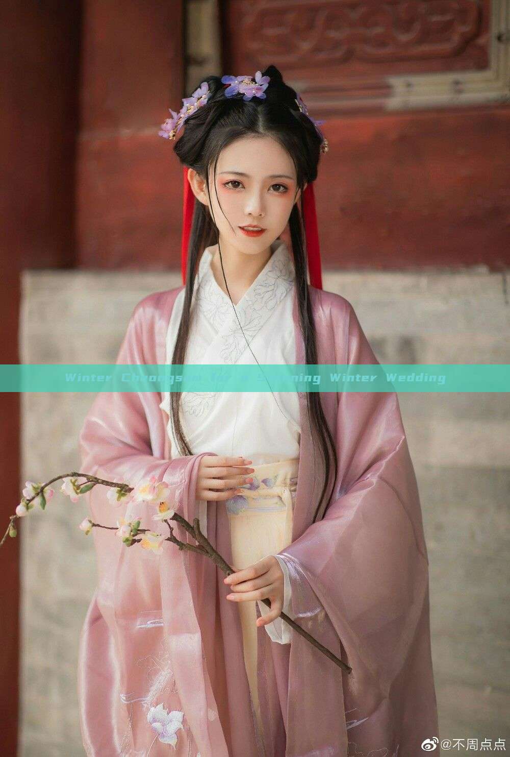 Winter Cheongsam for a Stunning Winter Wedding