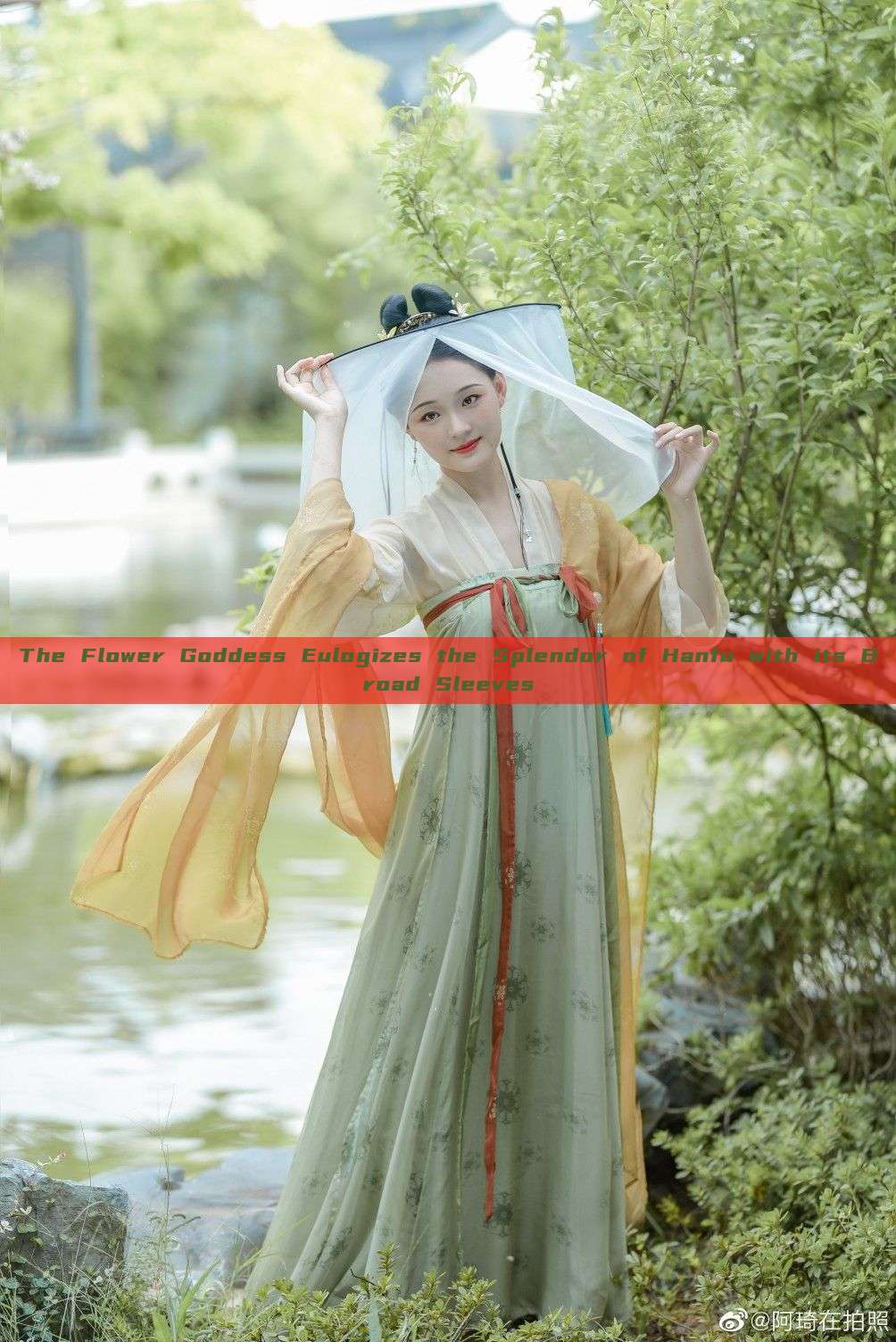 The Flower Goddess Eulogizes the Splendor of Hanfu with its Broad Sleeves