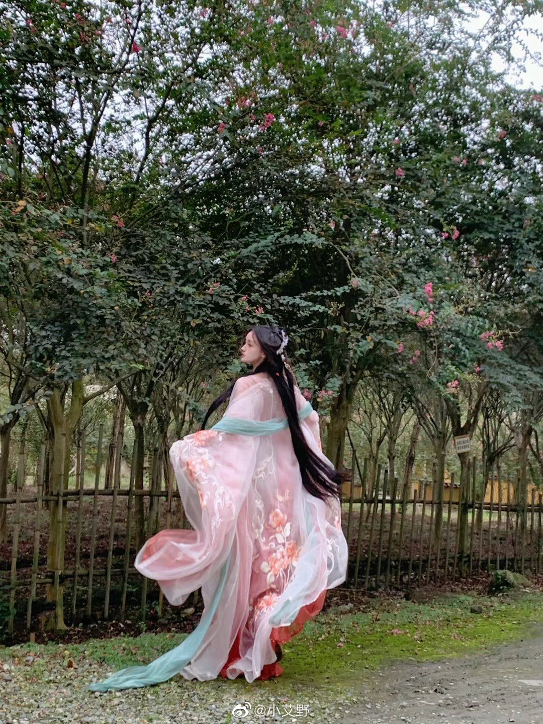 Loose-Fit Cheongsam:A Modern Interpretation of Traditional Elegance Loose-Fit Cheongsam:A Modern Interpretation of Traditional Elegance
